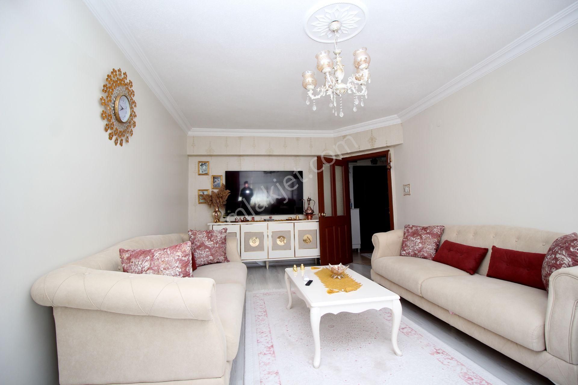 Emre Emlak'tan 30 Ağustos'da Katta Geniş Ön Cephe Satılık 3+1 Daire - Görsel 15