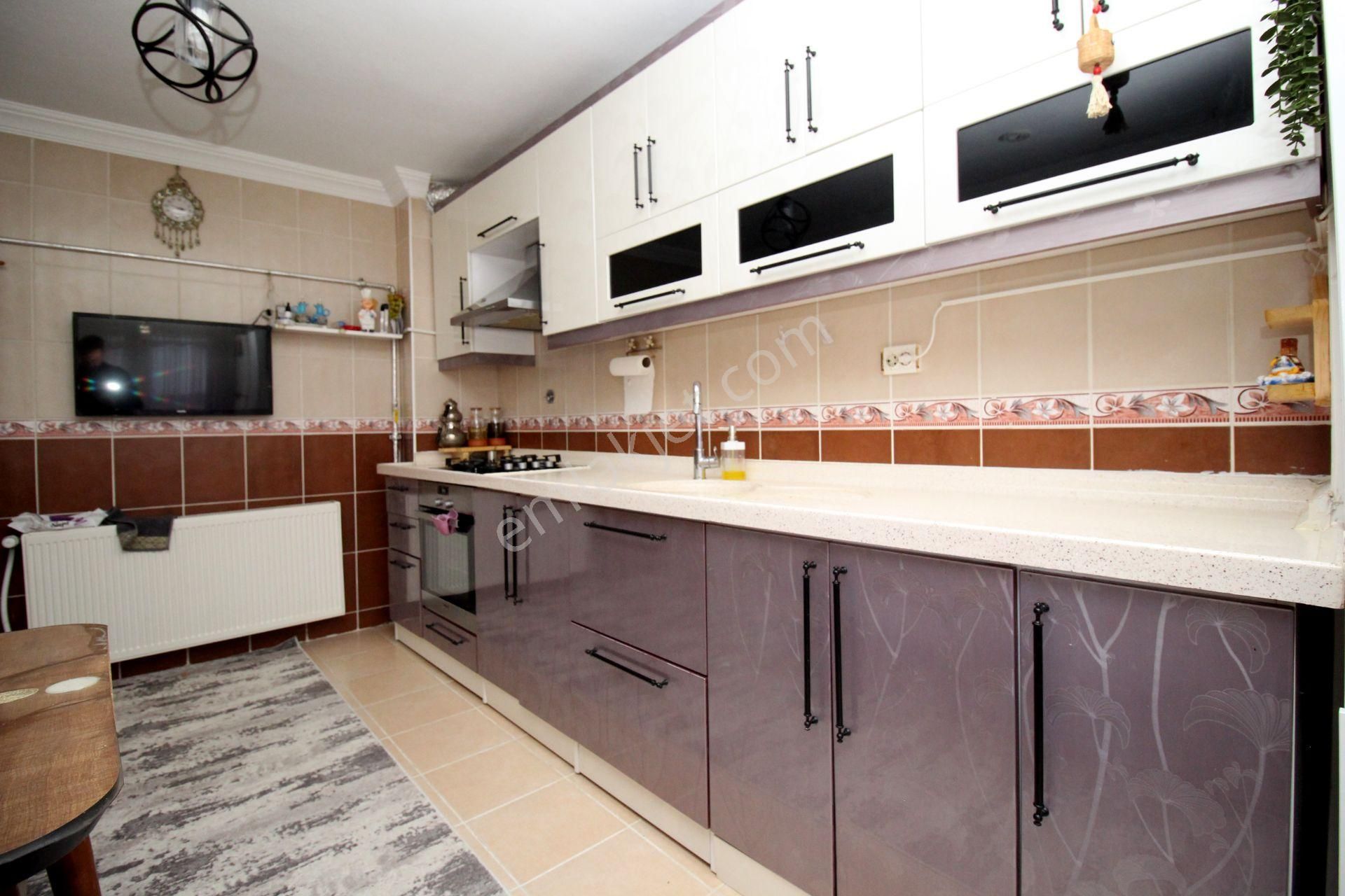 Emre Emlak'tan 30 Ağustos'da Katta Geniş Ön Cephe Satılık 3+1 Daire - Görsel 6