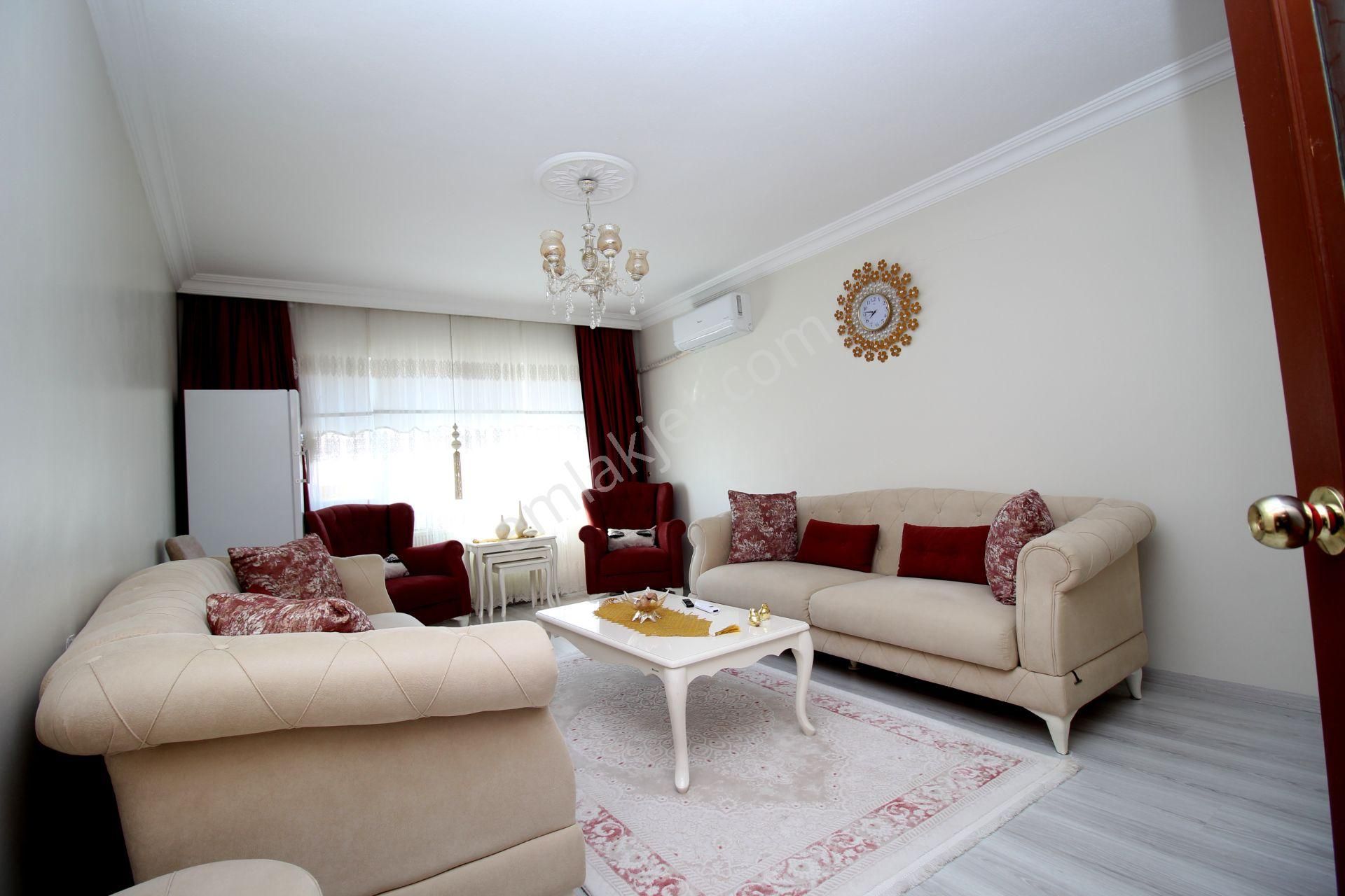 Emre Emlak'tan 30 Ağustos'da Katta Geniş Ön Cephe Satılık 3+1 Daire - Görsel 11