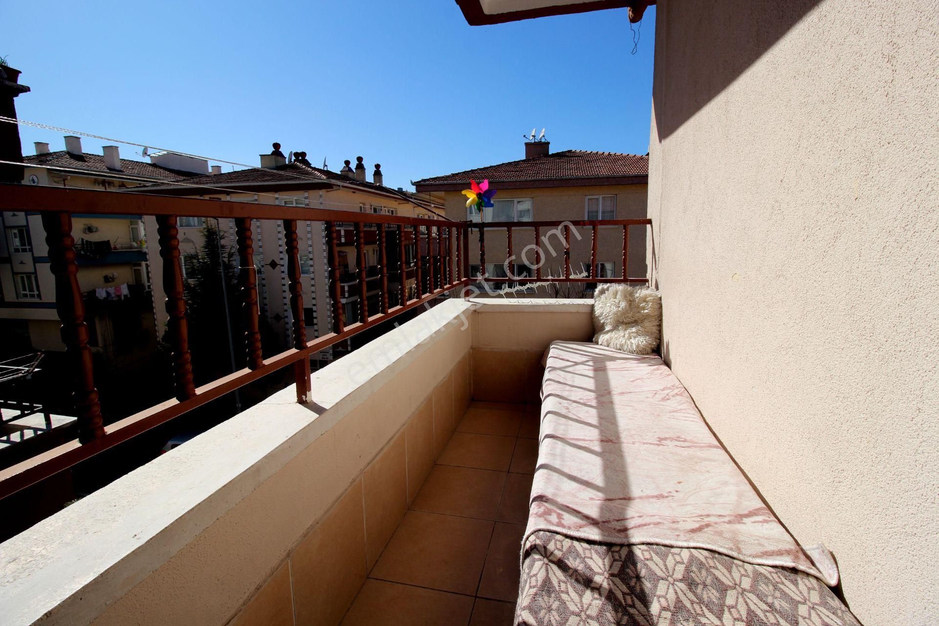 Emre Emlak'tan 30 Ağustos'da Katta Geniş Ön Cephe Satılık 3+1 Daire - Görsel 24