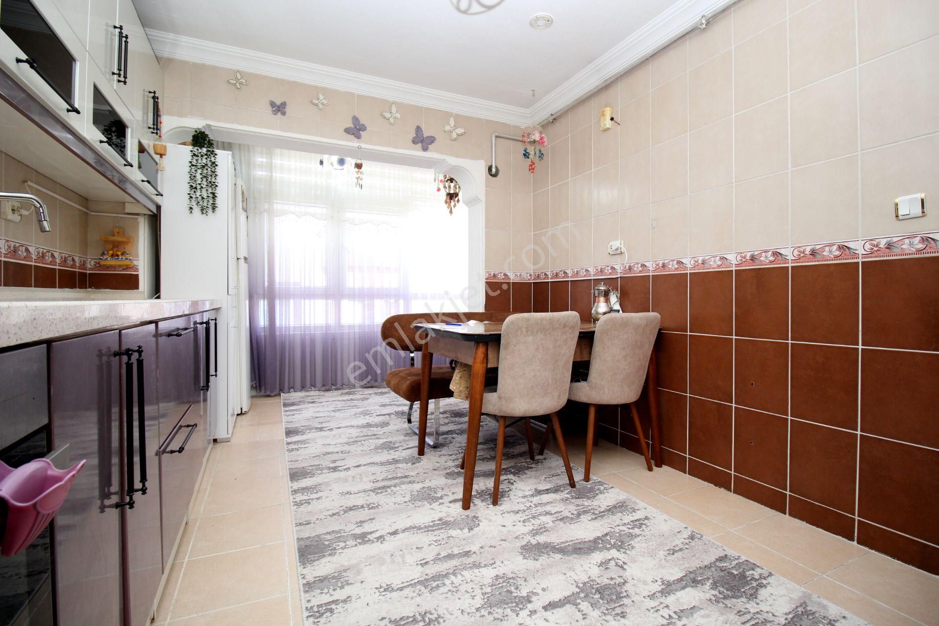 Emre Emlak'tan 30 Ağustos'da Katta Geniş Ön Cephe Satılık 3+1 Daire - Görsel 7