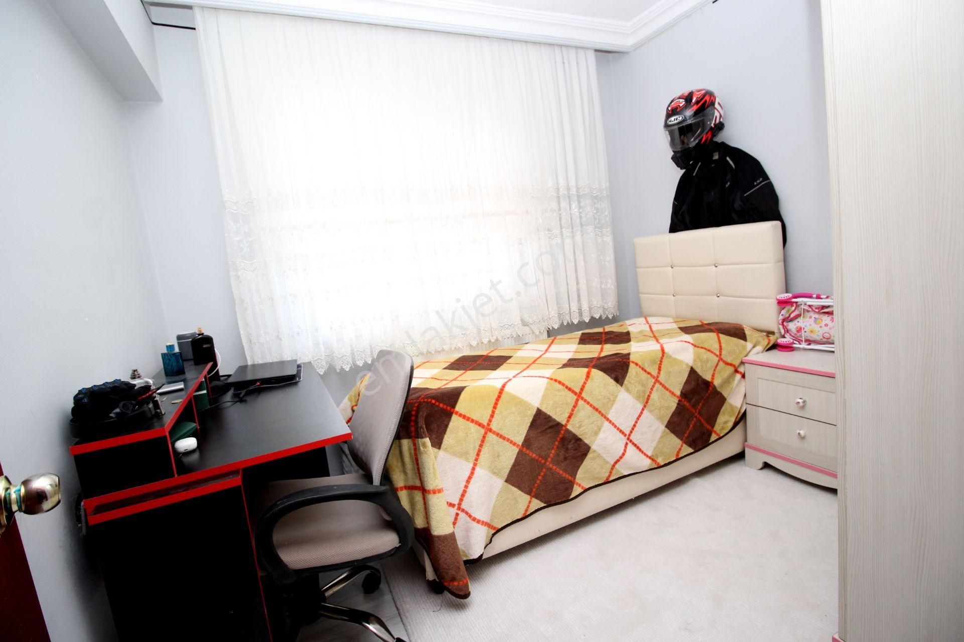 Emre Emlak'tan 30 Ağustos'da Katta Geniş Ön Cephe Satılık 3+1 Daire - Görsel 19