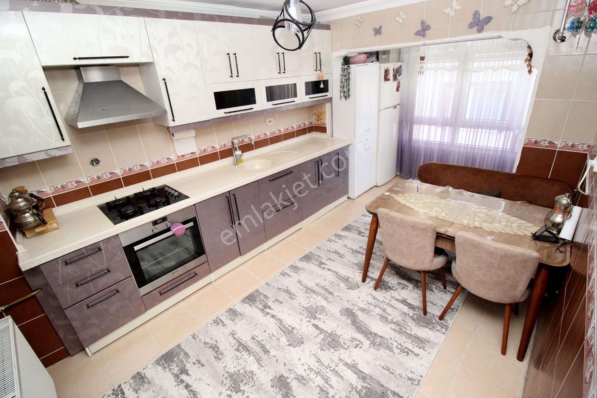 Emre Emlak'tan 30 Ağustos'da Katta Geniş Ön Cephe Satılık 3+1 Daire - Görsel 9