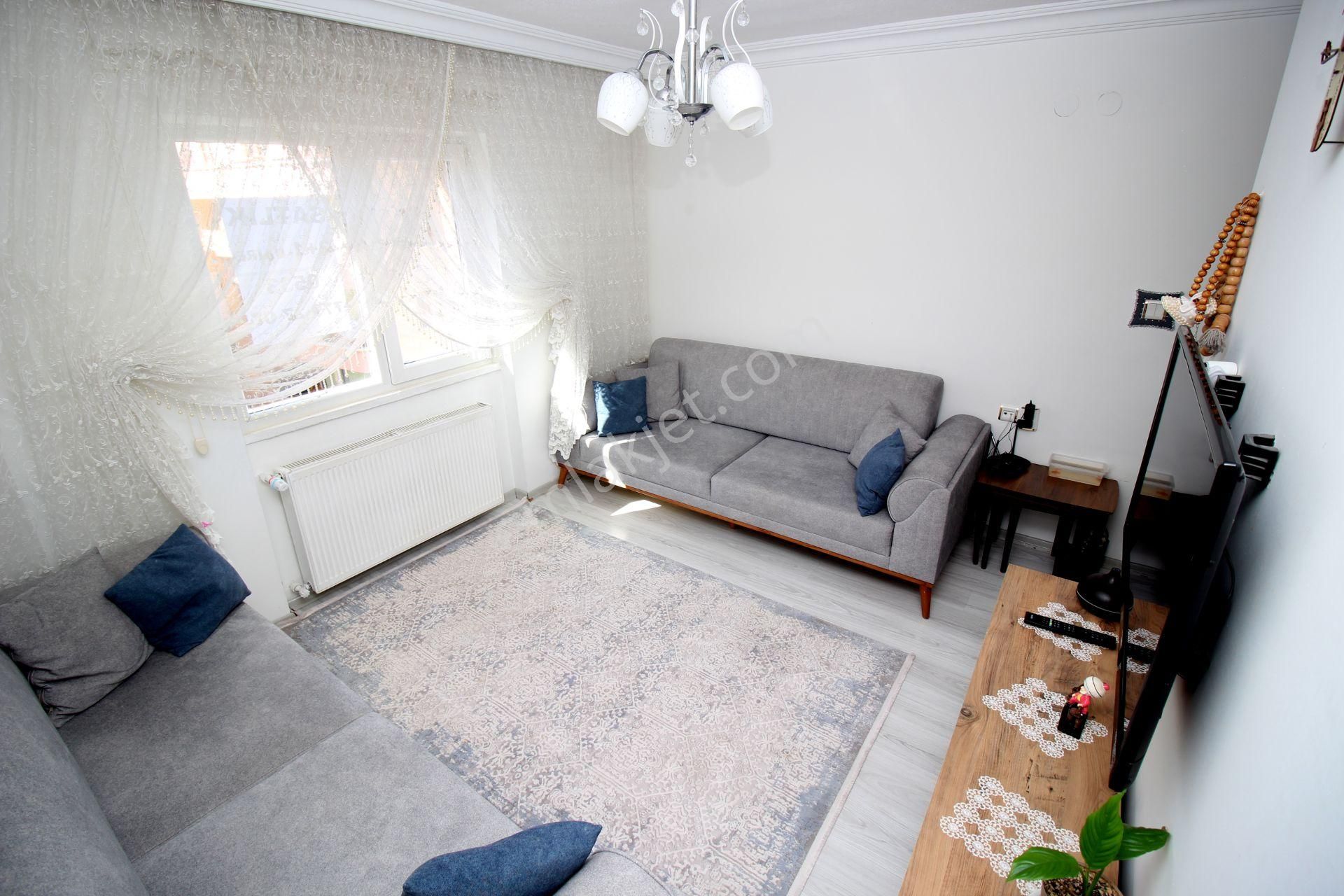 Emre Emlak'tan 30 Ağustos'da Katta Geniş Ön Cephe Satılık 3+1 Daire - Görsel 23