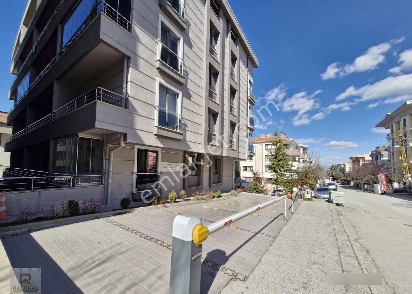 İlkbahar Mahallesi 598. Sokakta Yatırımlık Fırsat Emsalsiz Full Eşyaları İle Satılık Suit 1+1 Daire. - Görsel 8