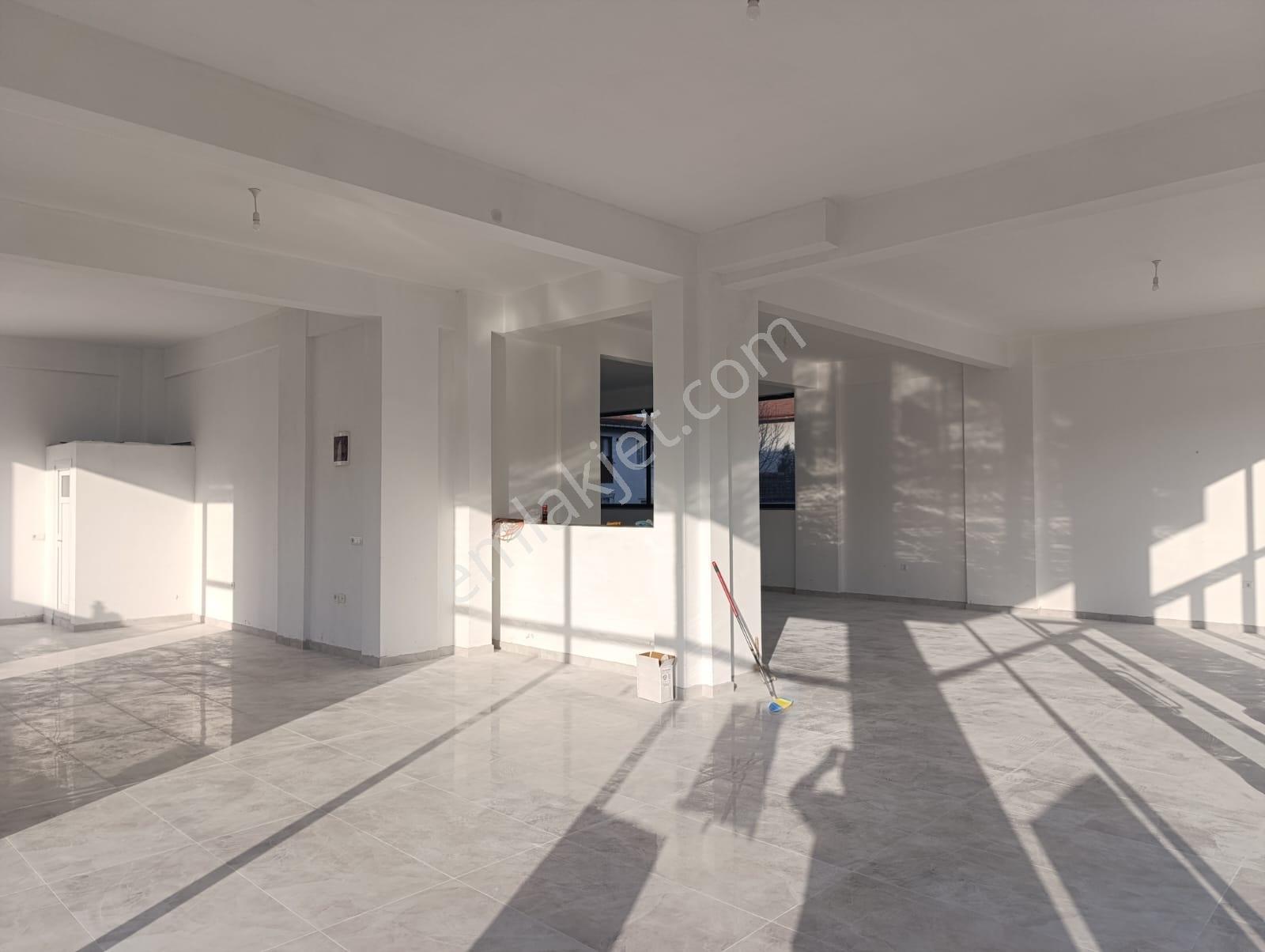 Alp Gayrimenkulden Fatih Mah'de Kiralık İşyer - Görsel 4