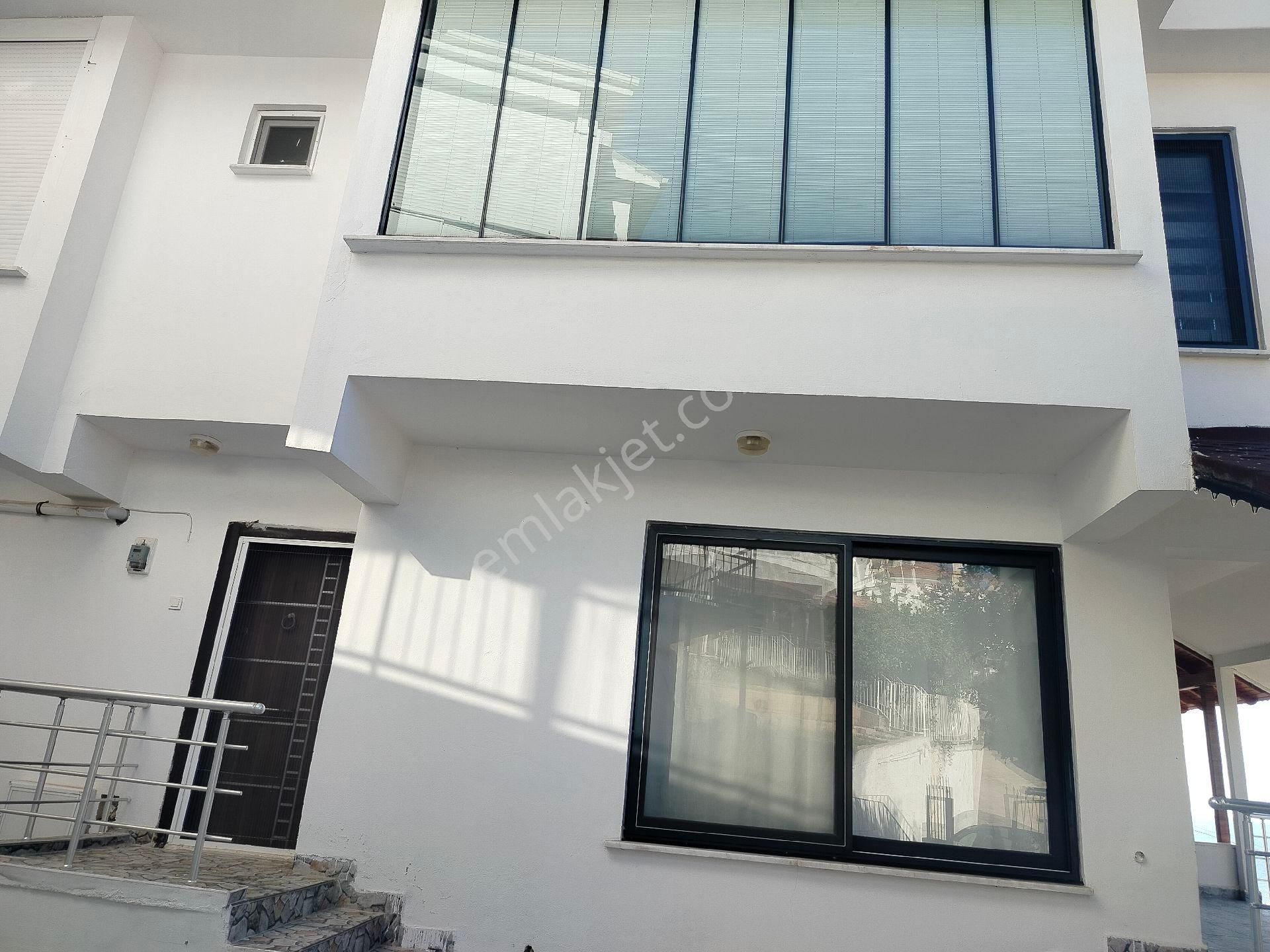 Deniz Nazır Kendine Ait Park Yeri Ufak Bahçesi - Görsel 5