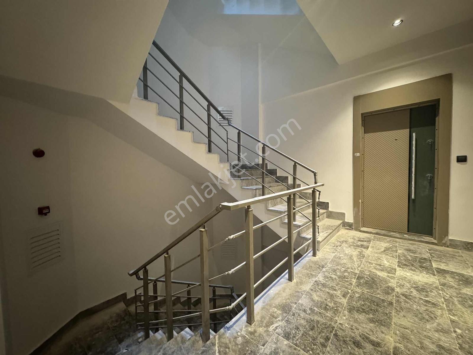 Varsakta Aydemir Cadde Sitesinde Sıfır Kiralık 3+1 Daire! - Görsel 30