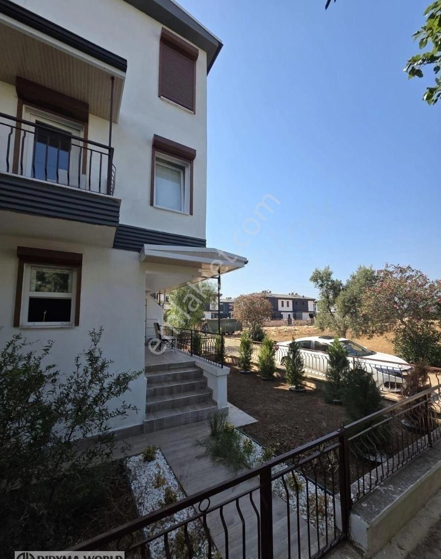 Altınkum Sahile Yürüme Mesafesinde Site İçinde Triplex Villa