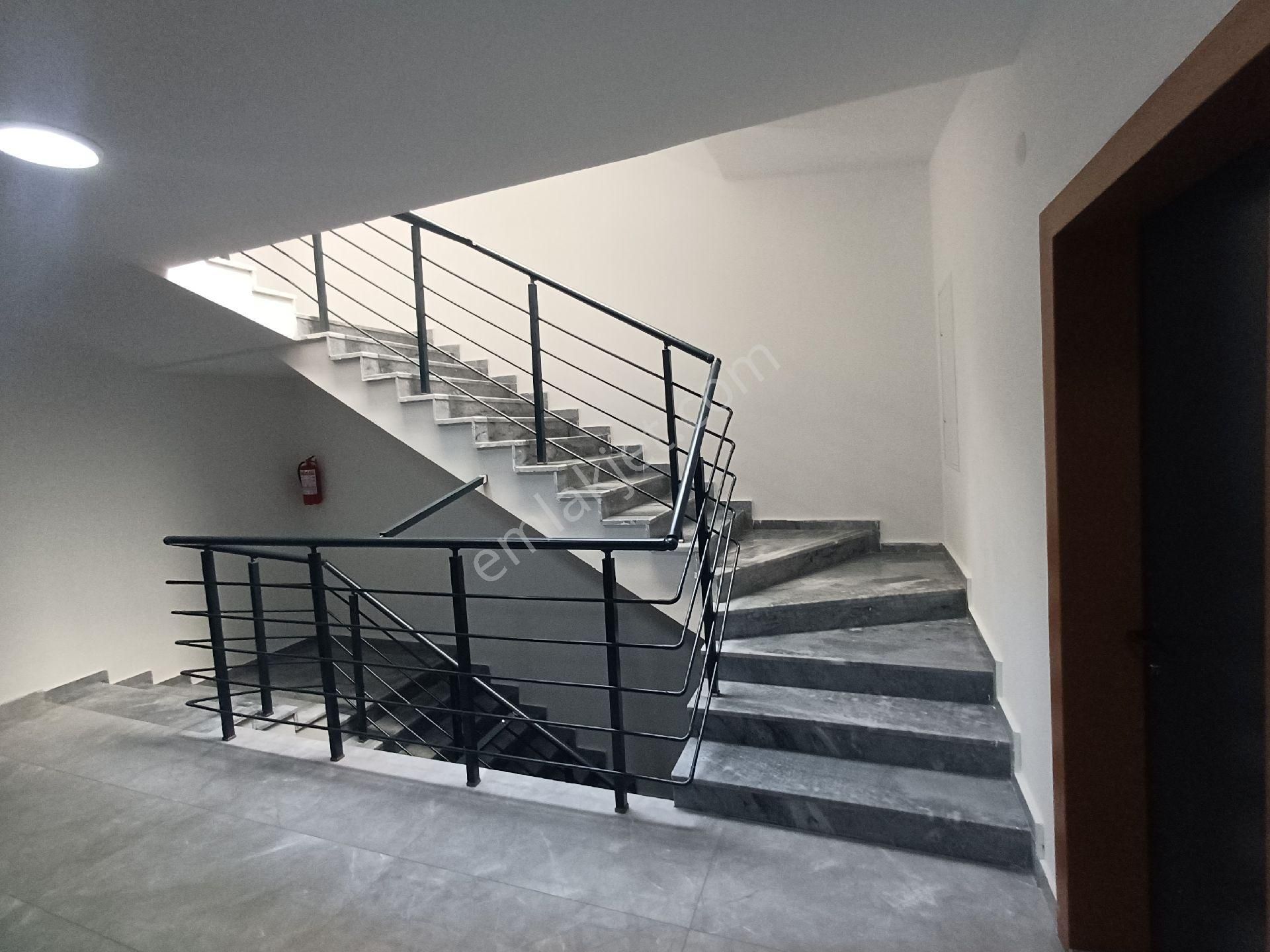 Kalekışladan Manzaralı Ful Yapılı Geniş Önü Açık Kiralık 4+1daire - Görsel 31