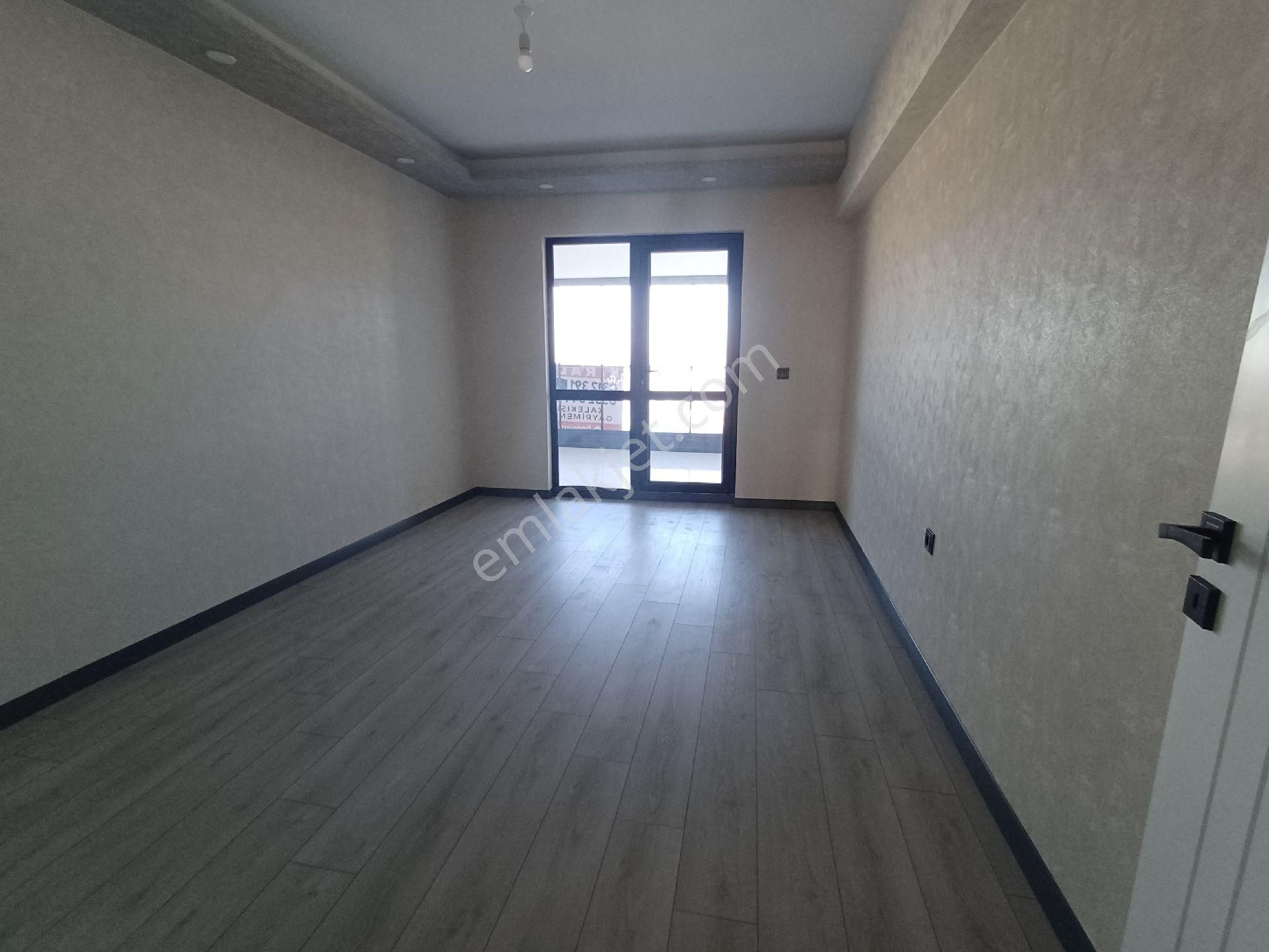 Kalekışladan Manzaralı Ful Yapılı Geniş Önü Açık Kiralık 4+1daire - Görsel 14