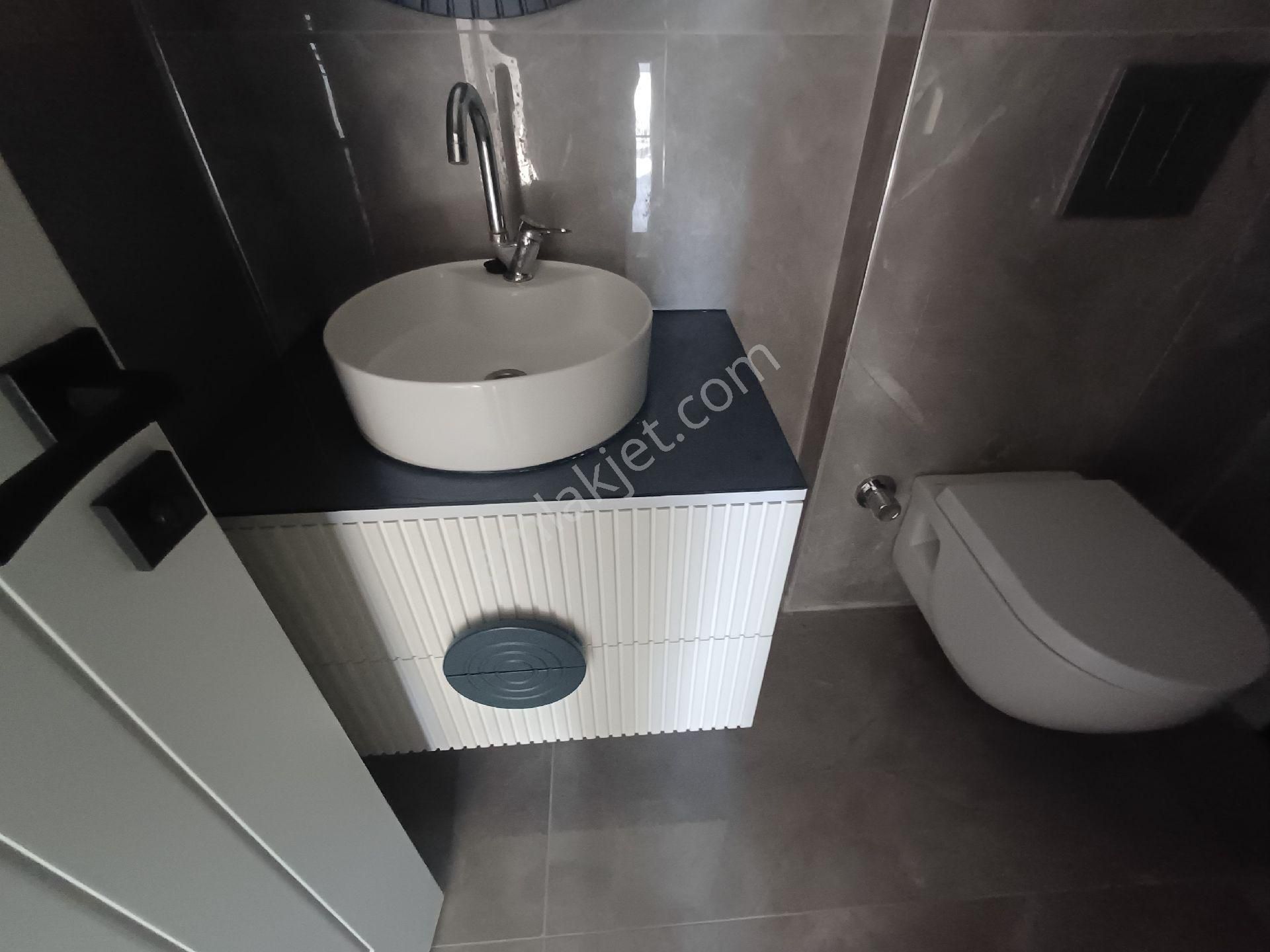 Kalekışladan Manzaralı Ful Yapılı Geniş Önü Açık Kiralık 4+1daire - Görsel 21