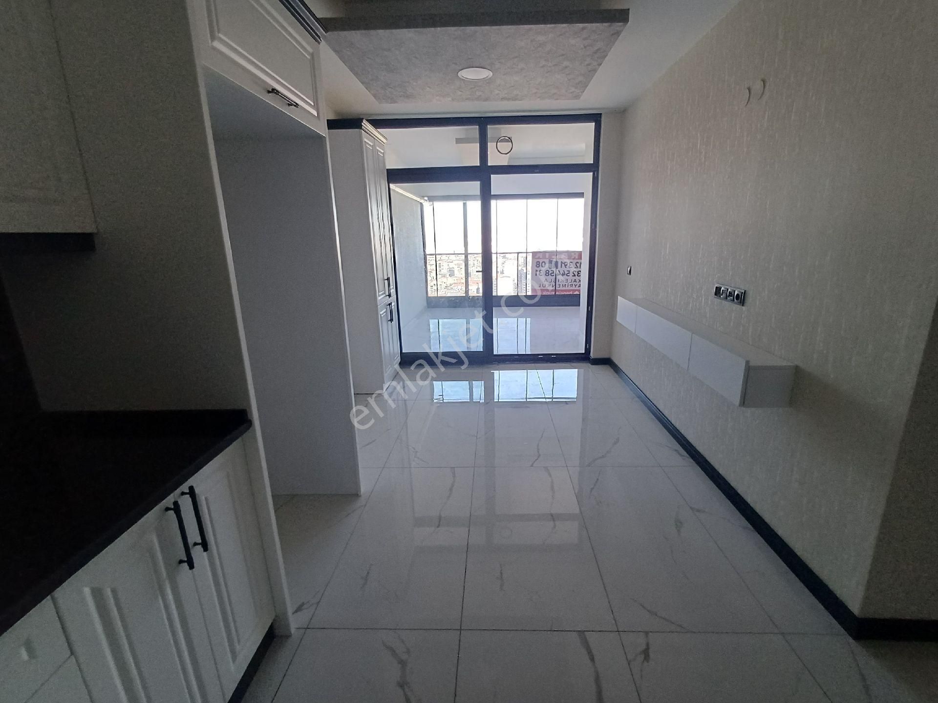 Kalekışladan Manzaralı Ful Yapılı Geniş Önü Açık Kiralık 4+1daire - Görsel 5