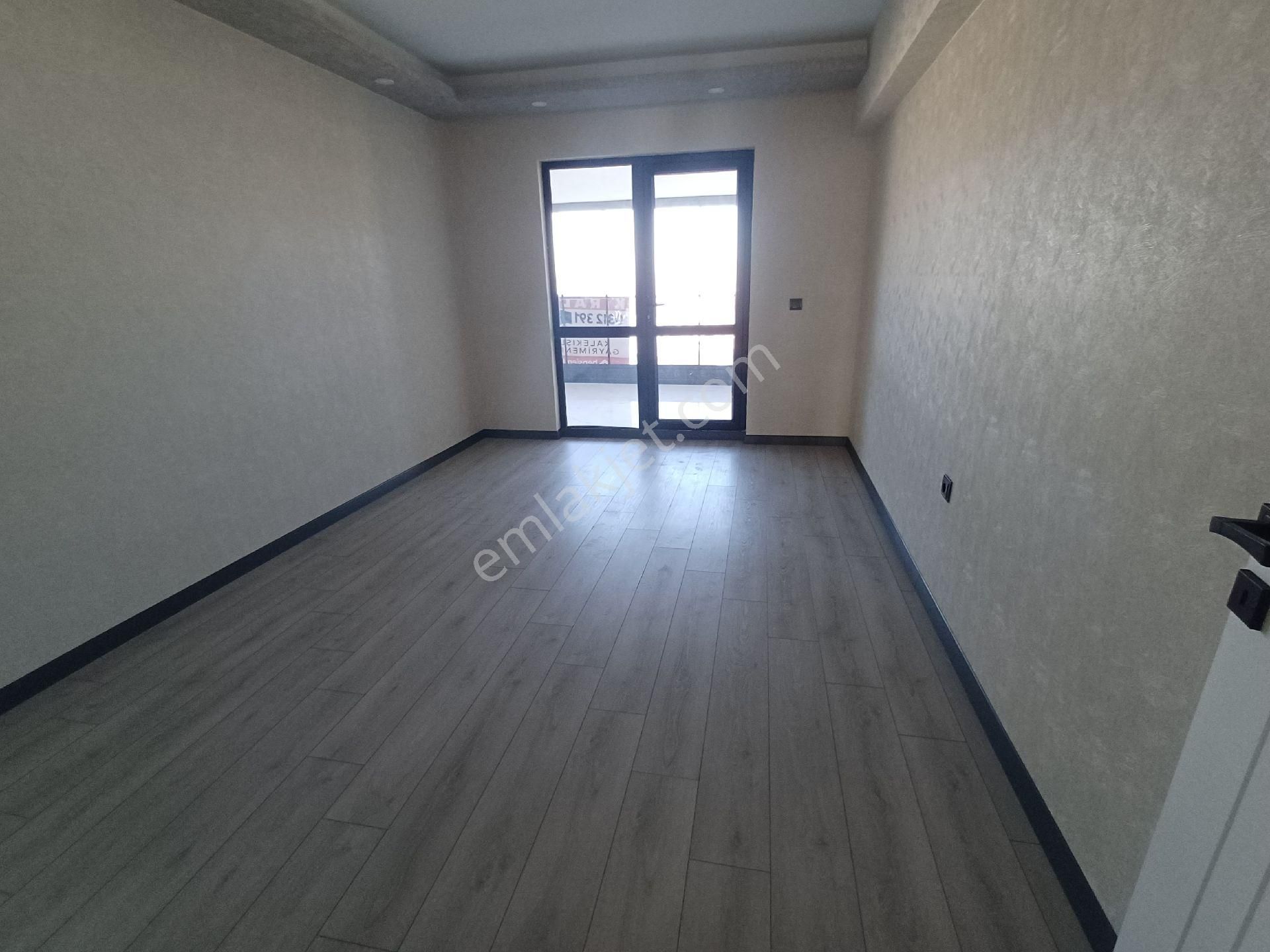 Kalekışladan Manzaralı Ful Yapılı Geniş Önü Açık Kiralık 4+1daire - Görsel 13