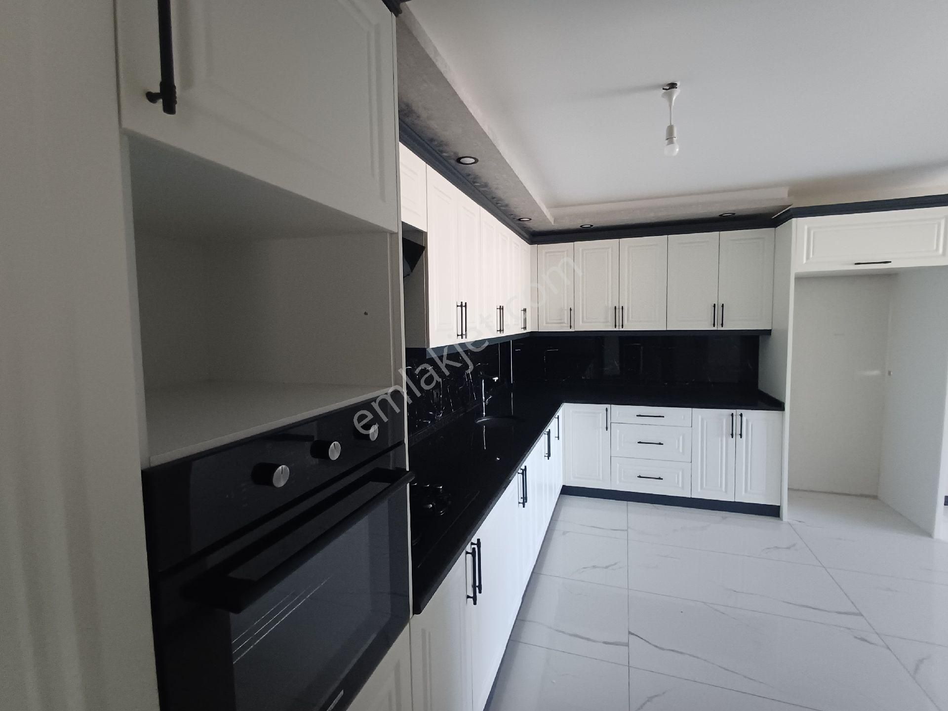 Kalekışladan Manzaralı Ful Yapılı Geniş Önü Açık Kiralık 4+1daire - Görsel 3