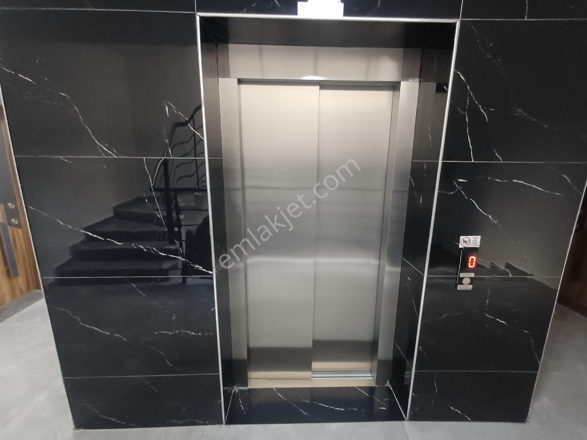 Kalekışladan Manzaralı Ful Yapılı Geniş Önü Açık Kiralık 4+1daire - Görsel 32