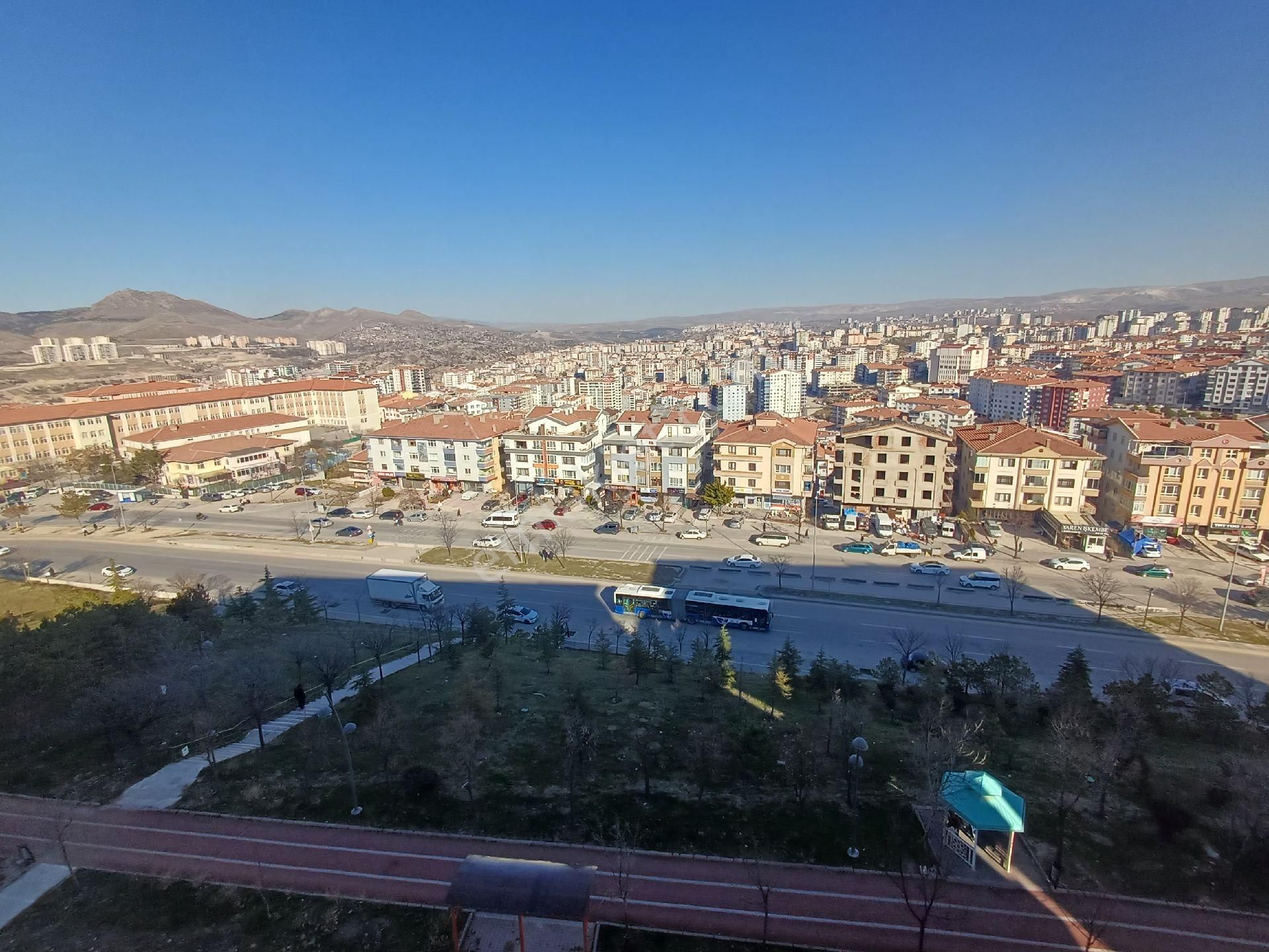 Kalekışladan Manzaralı Ful Yapılı Geniş Önü Açık Kiralık 4+1daire