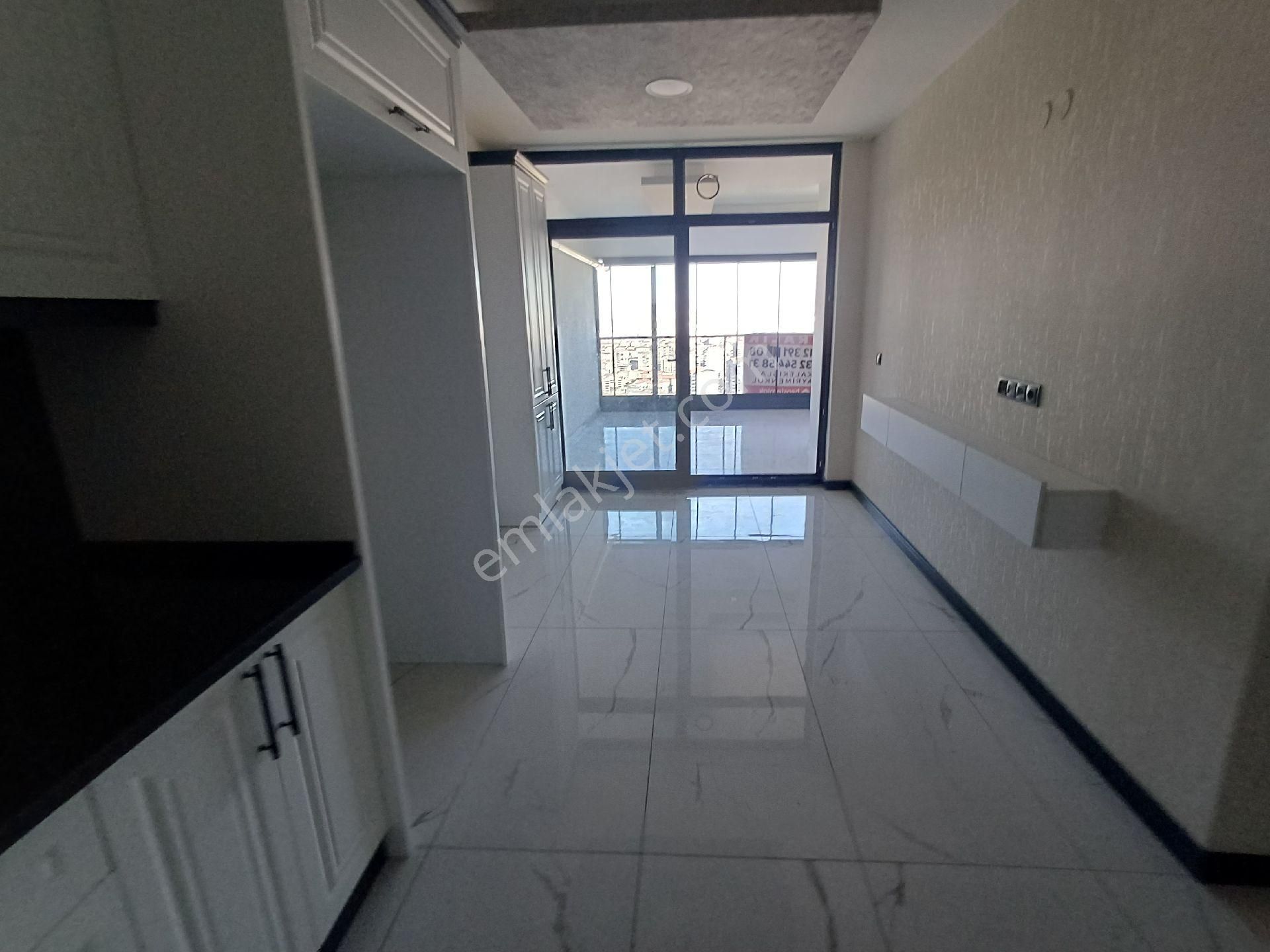 Kalekışladan Manzaralı Ful Yapılı Geniş Önü Açık Kiralık 4+1daire - Görsel 4