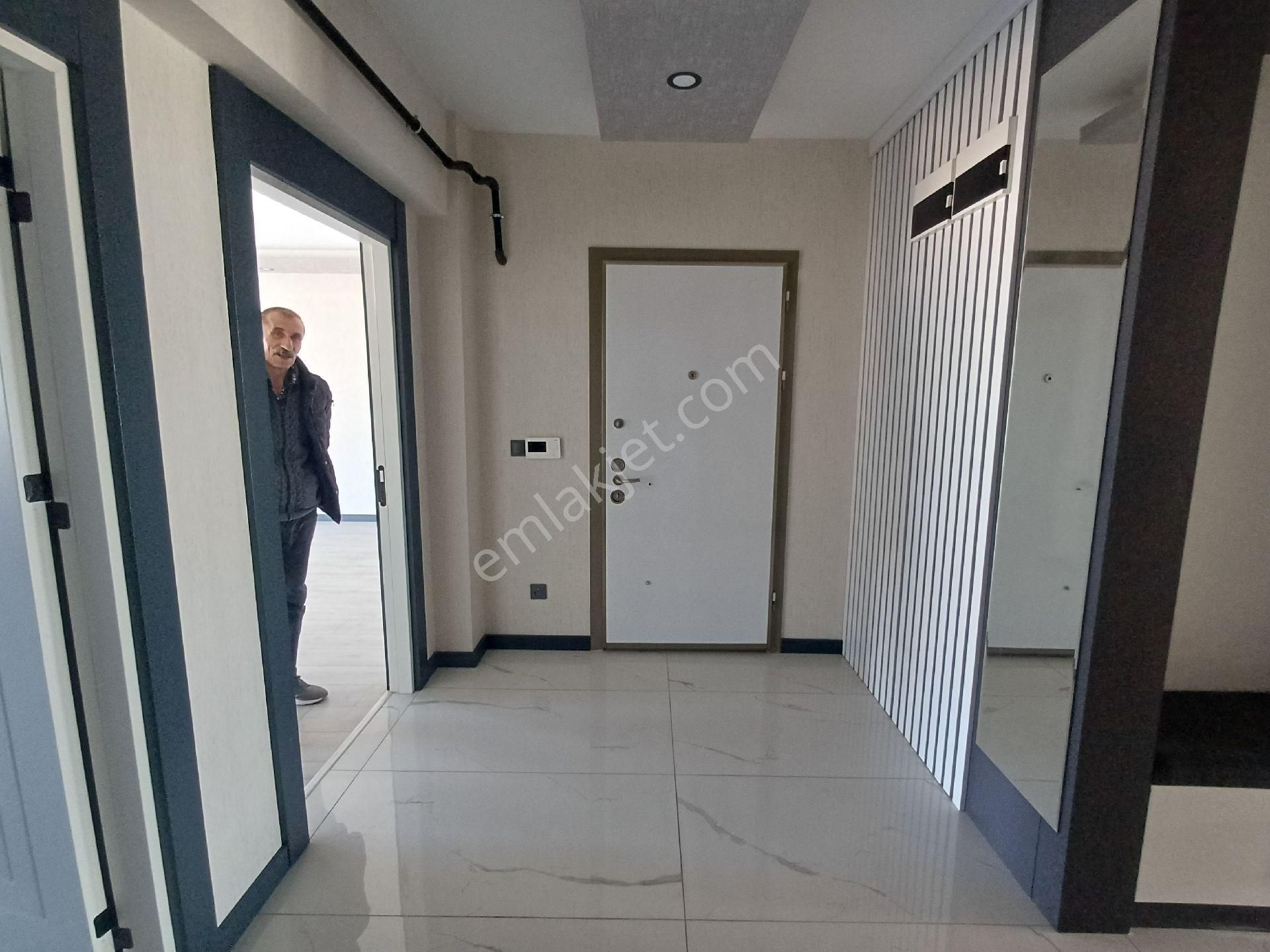 Kalekışladan Manzaralı Ful Yapılı Geniş Önü Açık Kiralık 4+1daire - Görsel 10