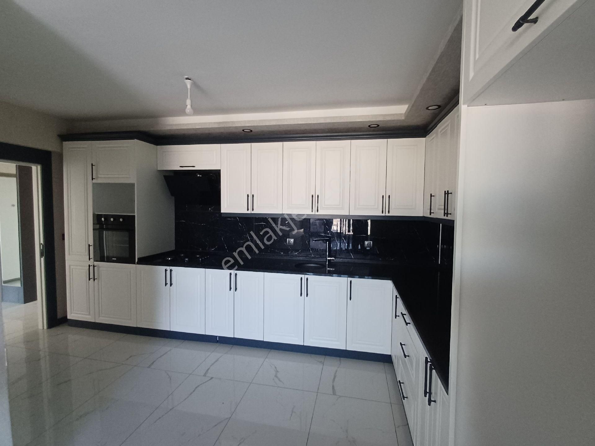 Kalekışladan Manzaralı Ful Yapılı Geniş Önü Açık Kiralık 4+1daire - Görsel 2