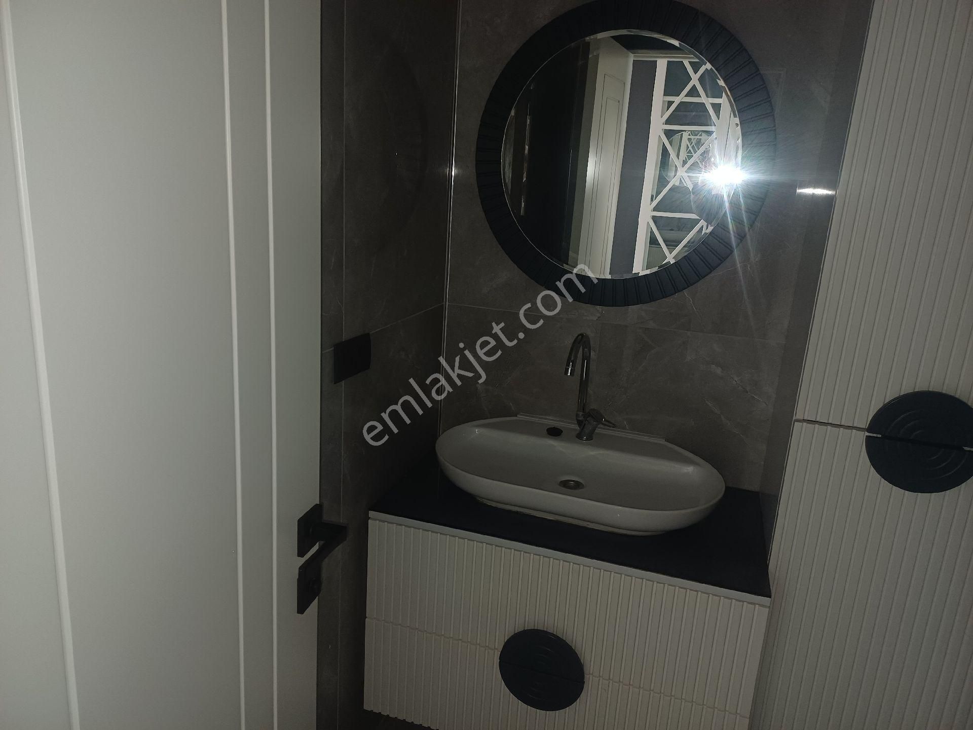 Kalekışladan Manzaralı Ful Yapılı Geniş Önü Açık Kiralık 4+1daire - Görsel 27