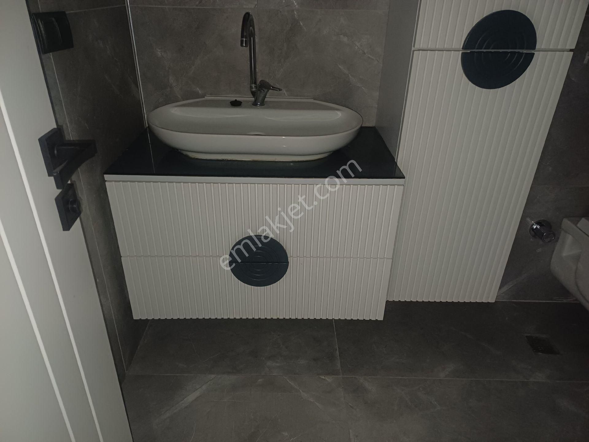 Kalekışladan Manzaralı Ful Yapılı Geniş Önü Açık Kiralık 4+1daire - Görsel 26