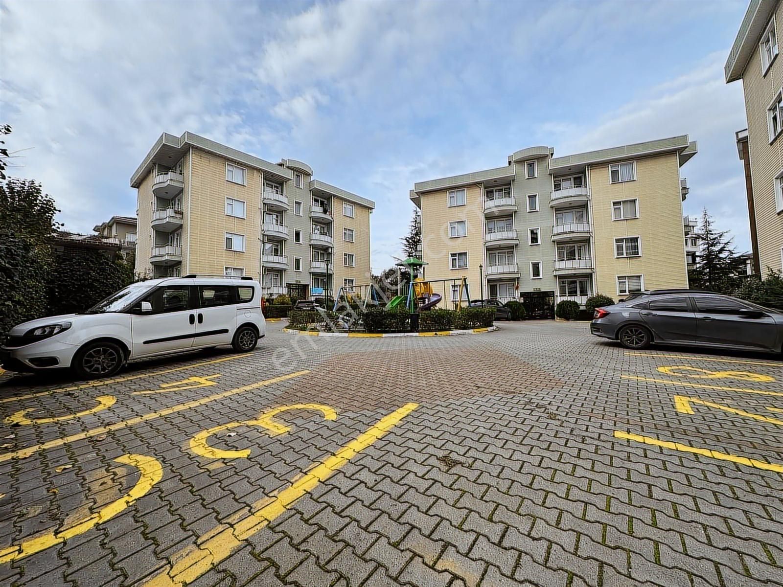 Samandıra Merkezde 3+1 Site İçinde 150 M2 Kiralık Daire