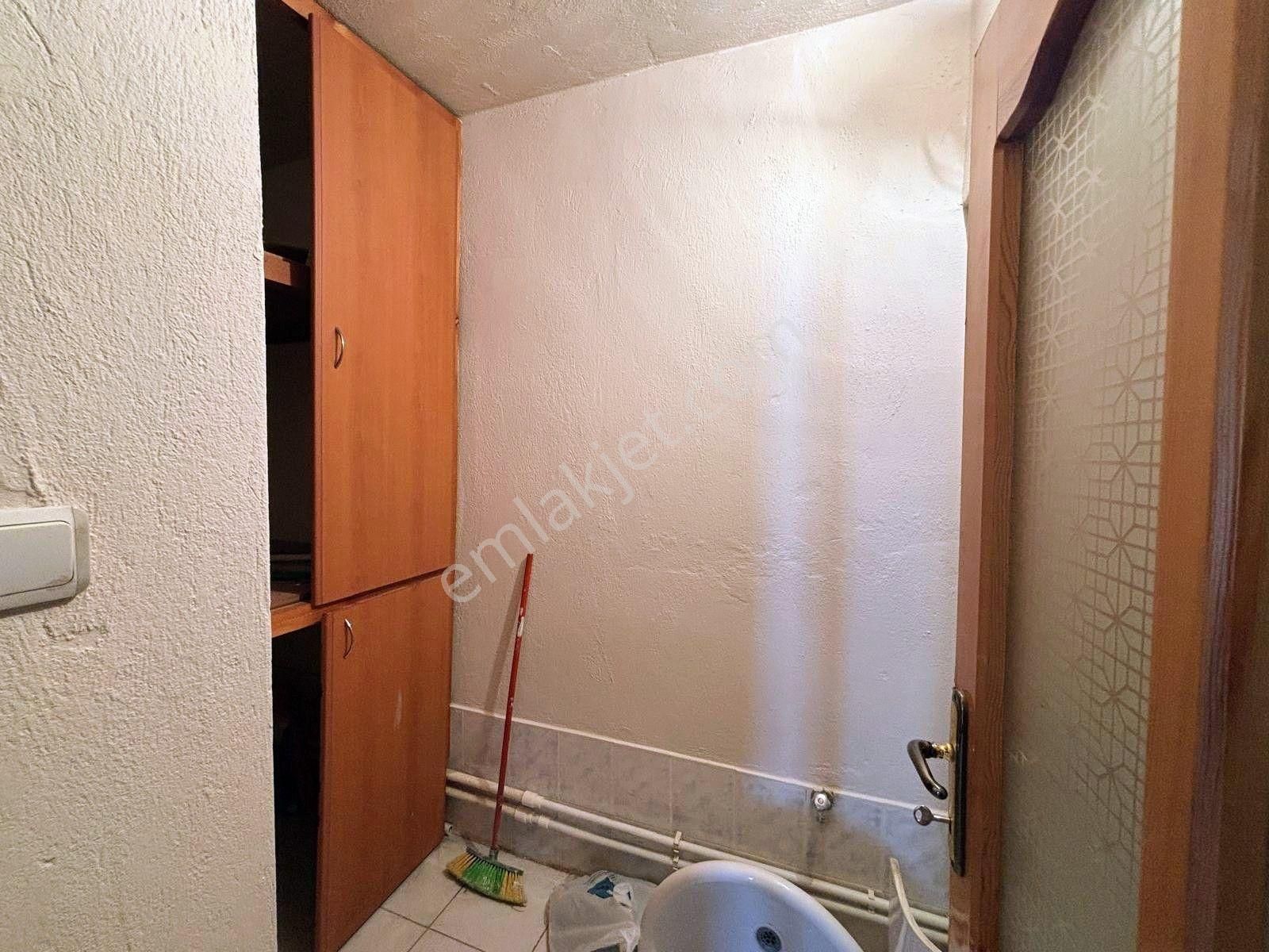 Bergama Doğalgazlı Cam Balkonlu Kapalı Mutfak Ara Kat 3+1 Geniş Daire - Görsel 12