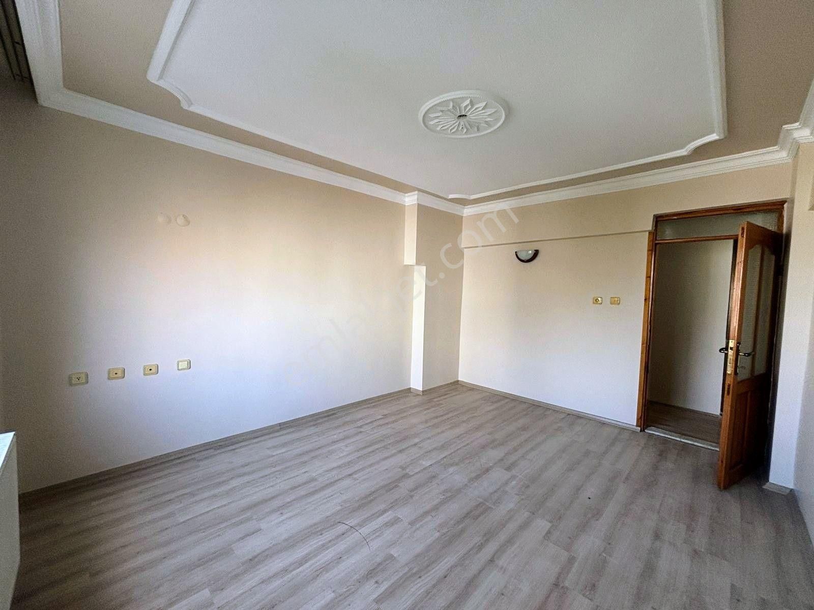 Bergama Doğalgazlı Cam Balkonlu Kapalı Mutfak Ara Kat 3+1 Geniş Daire - Görsel 9