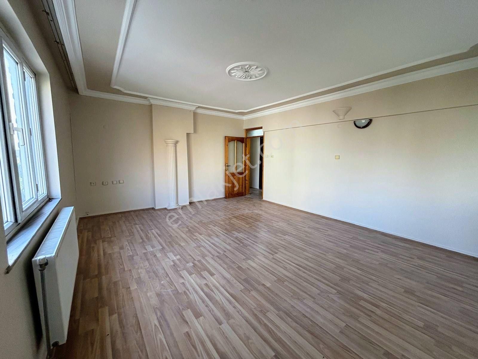 Bergama Doğalgazlı Cam Balkonlu Kapalı Mutfak Ara Kat 3+1 Geniş Daire - Görsel 6