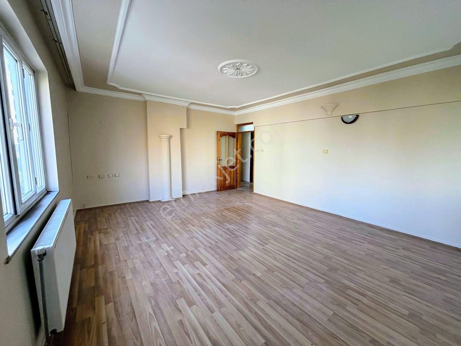 Bergama Doğalgazlı Cam Balkonlu Kapalı Mutfak Ara Kat 3+1 Geniş Daire - Görsel 5