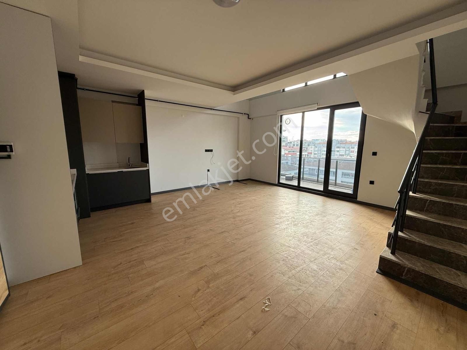 Akram'dan Özlüce Bulvarında Satılık Loft Daire - Görsel 17