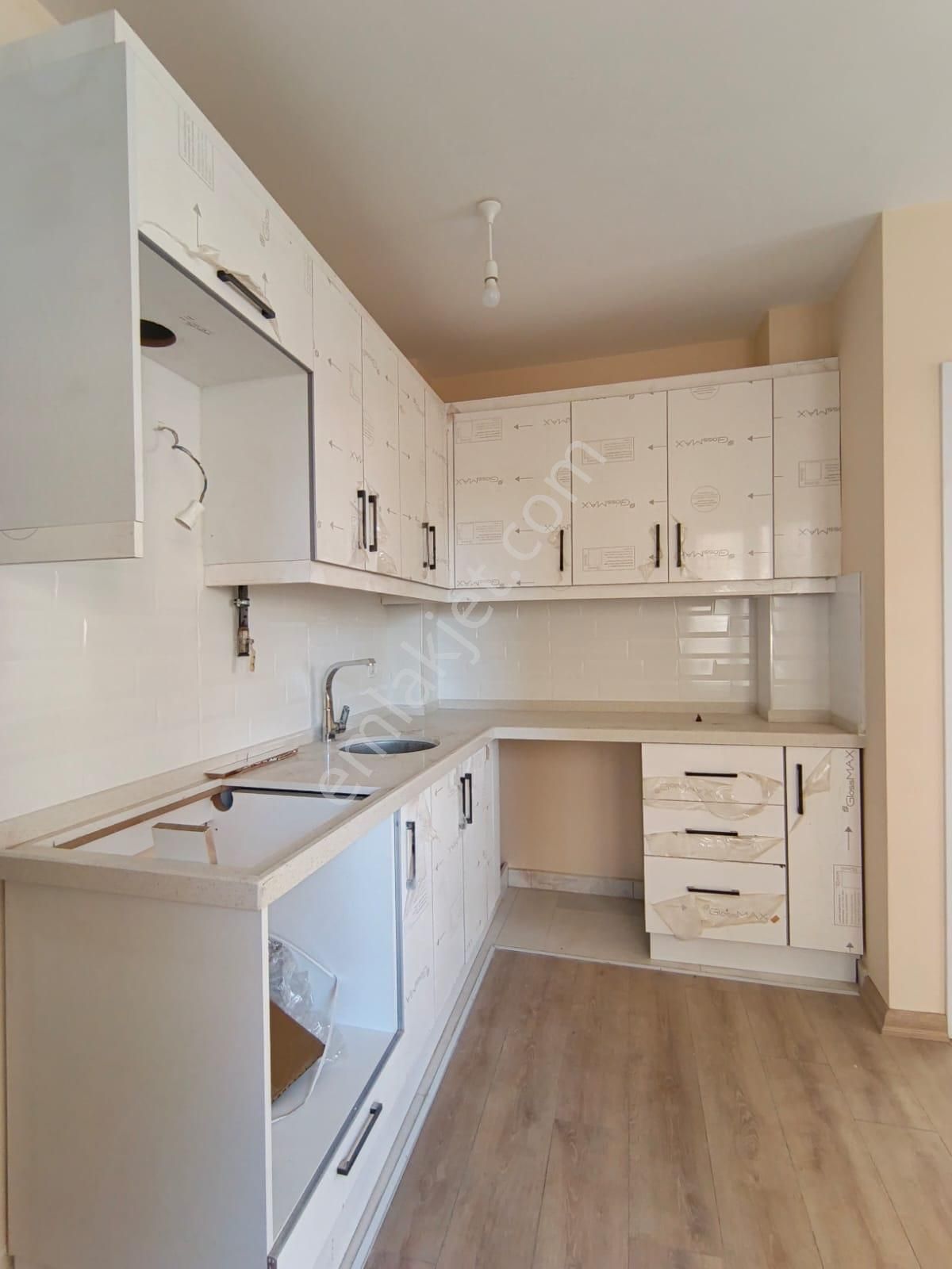 Çekmeköy Hamidiye Mh Satılık Y.giriş 1+1 65m² Daire - Görsel 4