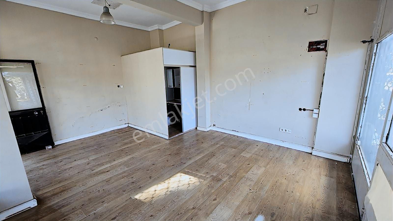 Selvili'de Kiralık Caddeye Yakın Dükkan - Görsel 5