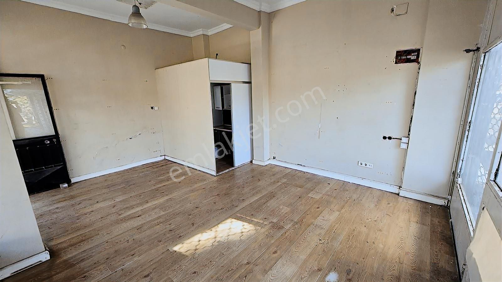 Selvili'de Kiralık Caddeye Yakın Dükkan - Görsel 26