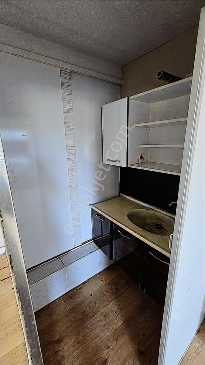 Selvili'de Kiralık Caddeye Yakın Dükkan - Görsel 19