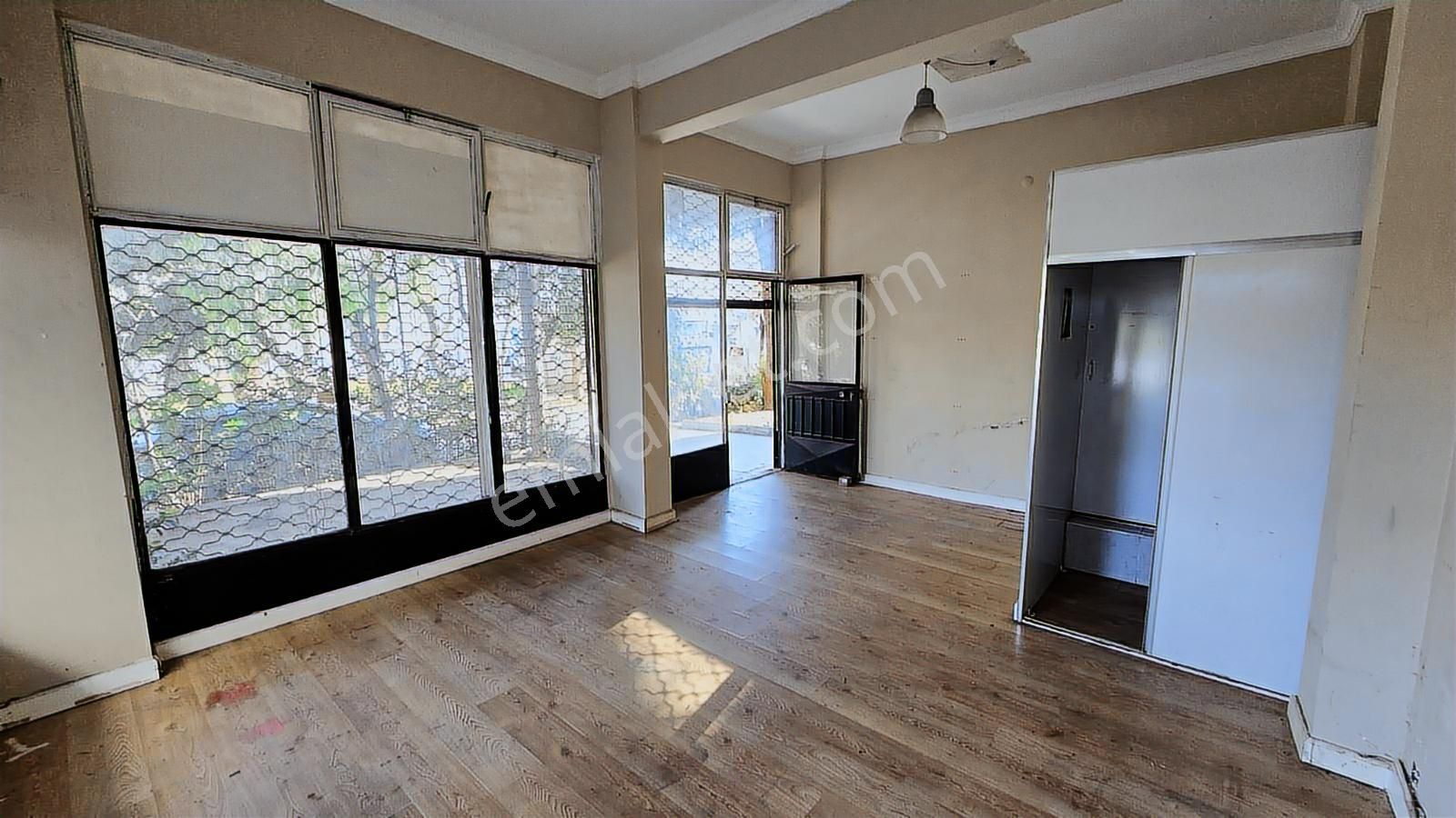 Selvili'de Kiralık Caddeye Yakın Dükkan - Görsel 22