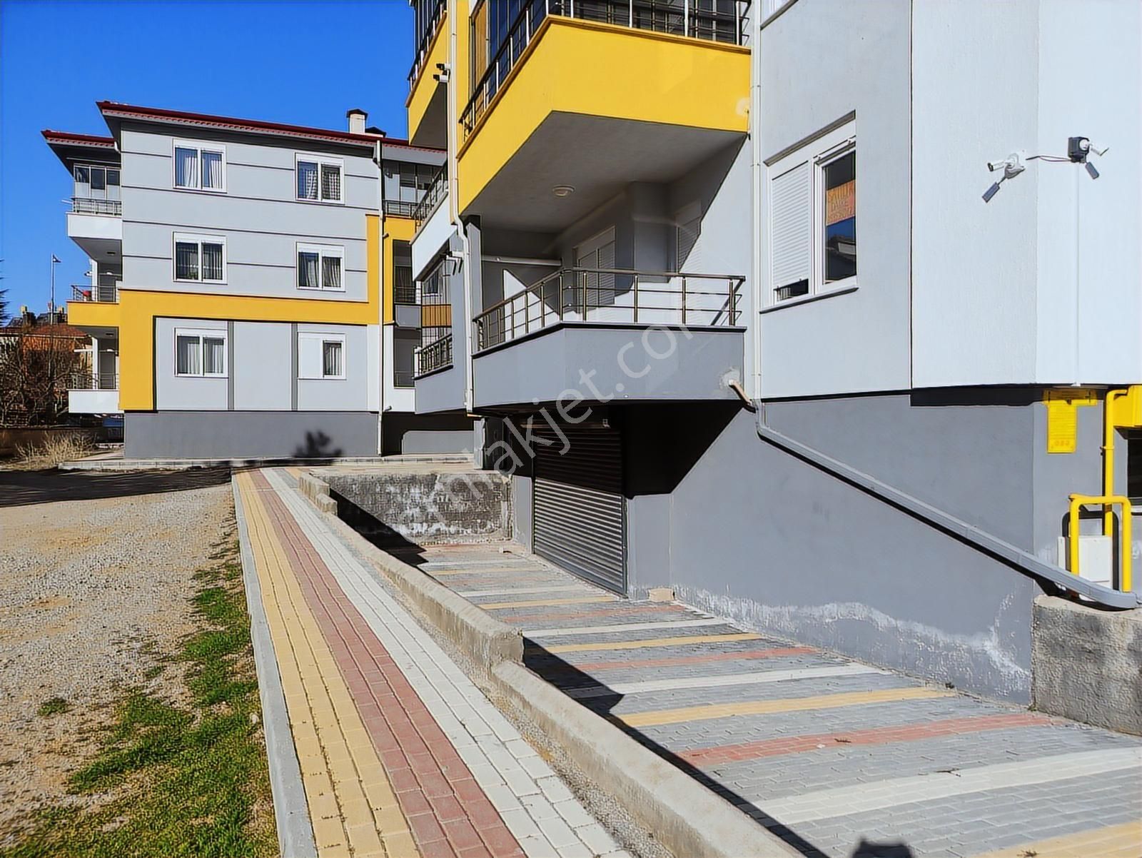 Özpınar.dan Yenicami 2+1 Kombili Zemin Kat 120 M2 2 Balkonlu - Görsel 2