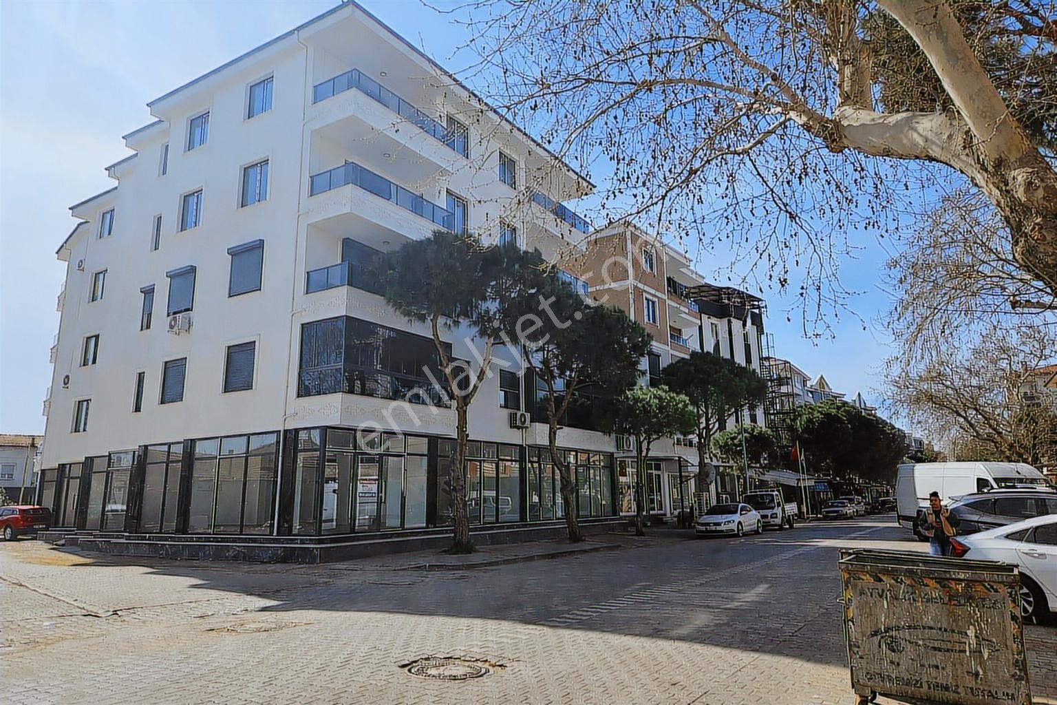 Altınova Ana Cadde Üzeri Satılık 3+1 Ebeveyn Banyolu Daire