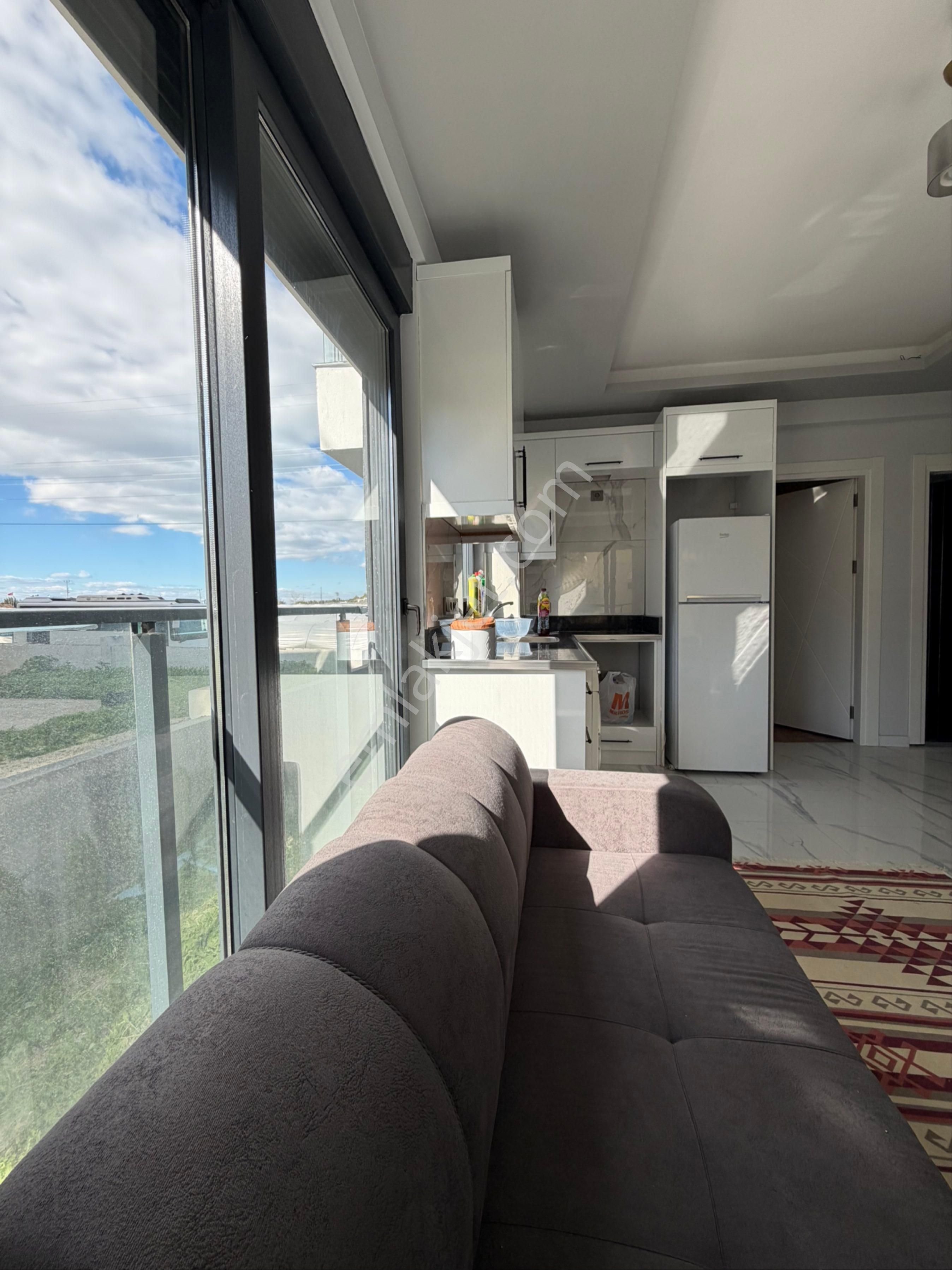 Kadriye’de Havuzlu Sıfır Binada Eşyalı 1+1 Kiralık Daire - Görsel 2