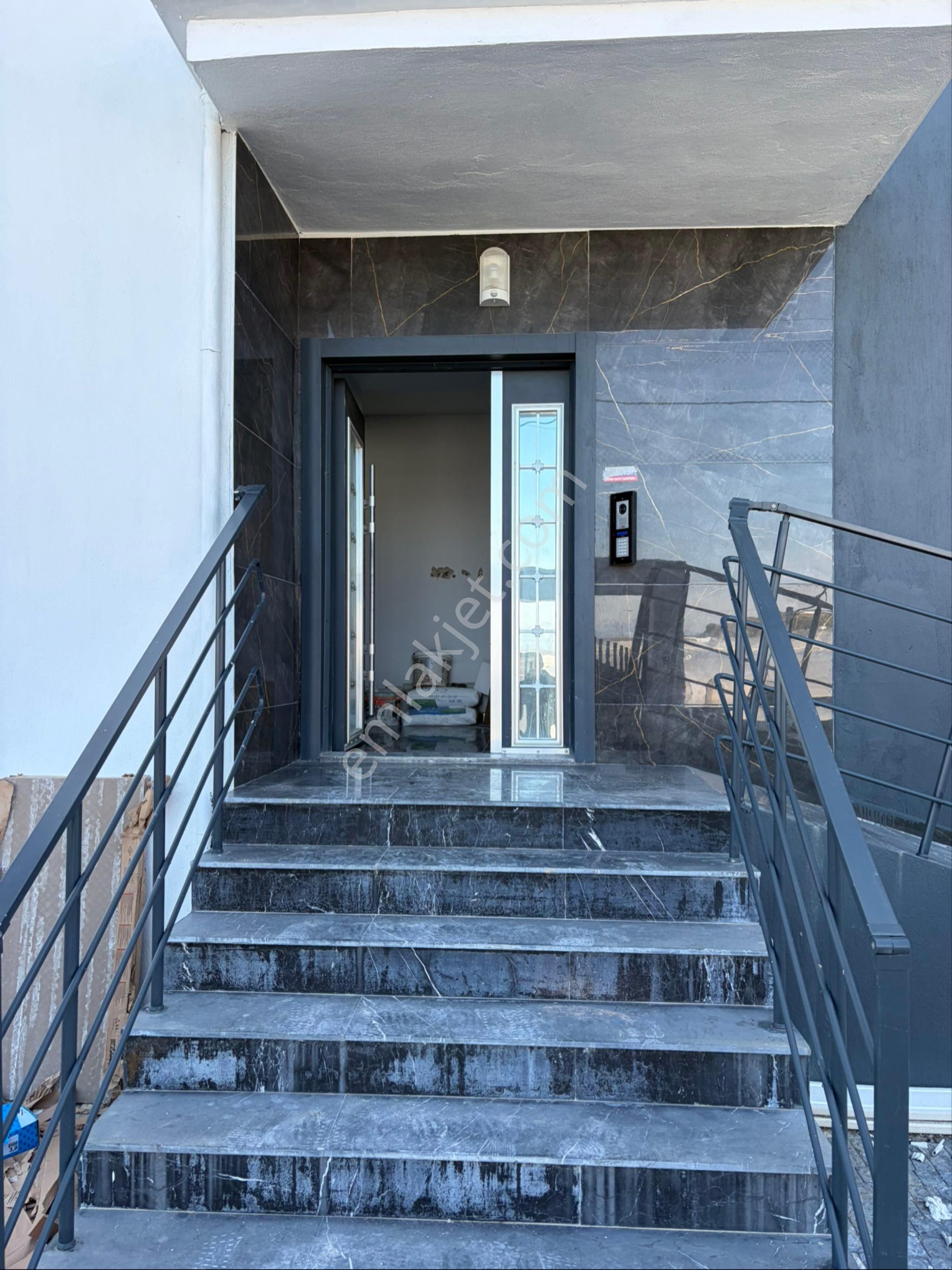 Kadriye’de Havuzlu Sıfır Binada Eşyalı 1+1 Kiralık Daire - Görsel 6