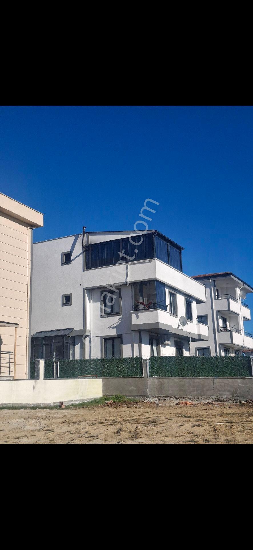 Savaş Emlak'tan Satılık Müstakil 300 Metre Villa Arsası