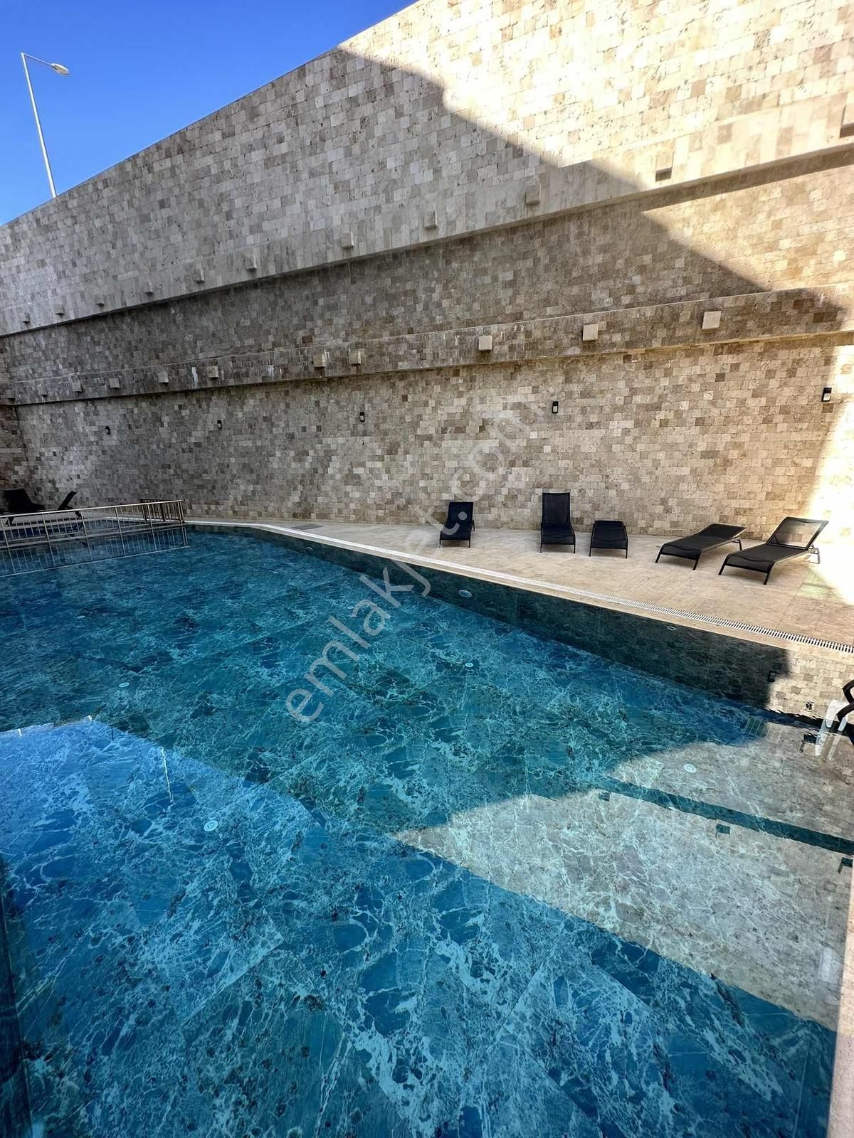 Kuşadası Merkezde Sıfır Loft 2+1 Rezidans Daire Açık Havuzlu - Görsel 9