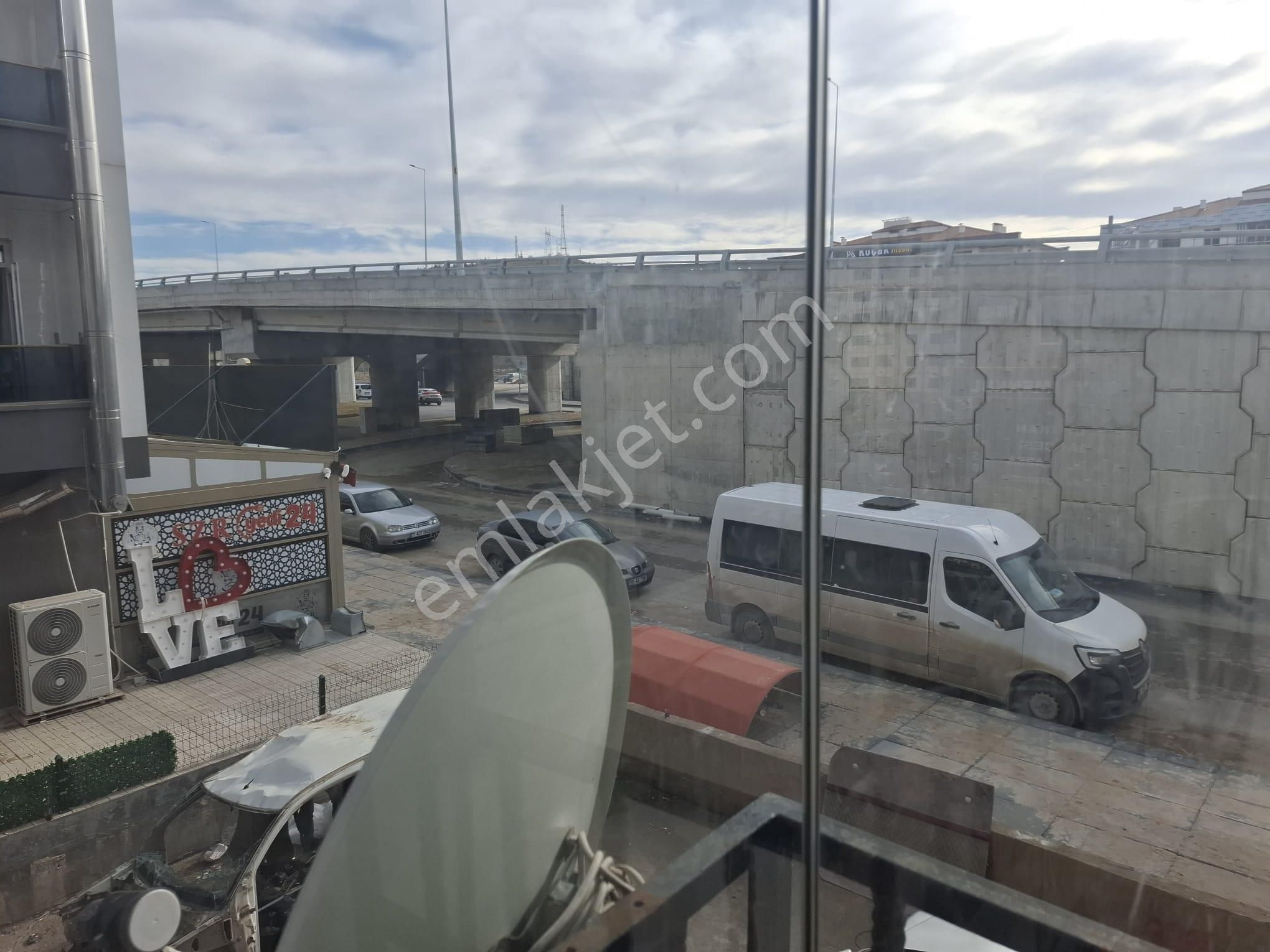 Yenikent Menderes Mahallesinde Kiralık 3+1 Daire - Görsel 24