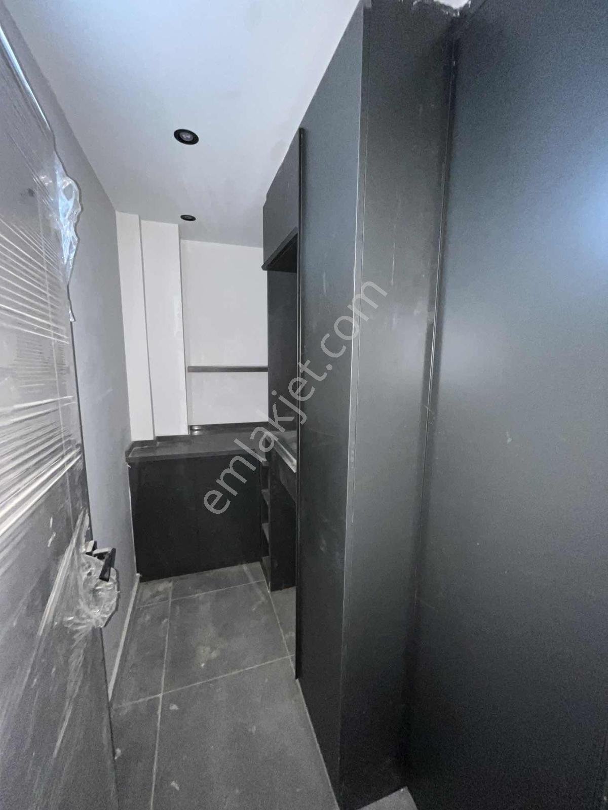 Royal Garden Villaları'nda 5+1 , 3 Katlı Kiralık Villa - Görsel 26
