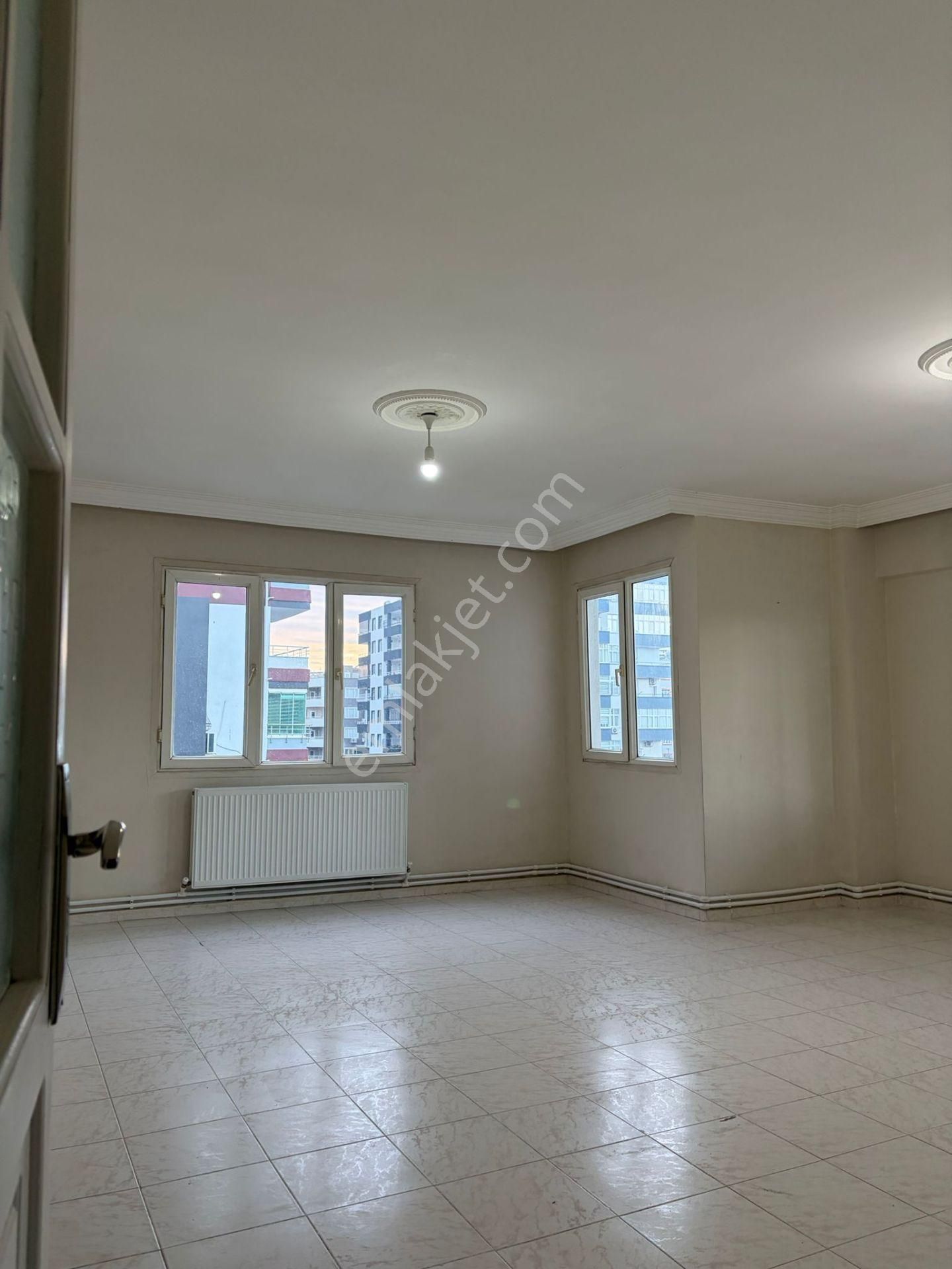 Adana Çukurova Özal Bulvarına Yakın Konumda 4+1 Doğalgazlı Kombili Mükemmel Konumda Kiralık Daire