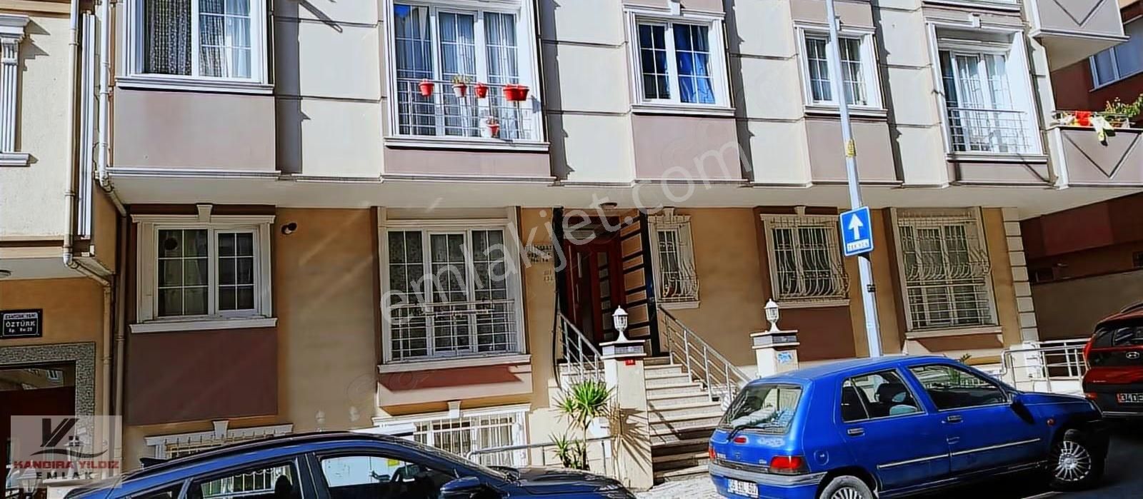 Cumhuriyet Mah. Kiralık: Bahçe Katı & 35 M² Teraslı 2+1 Daire !!