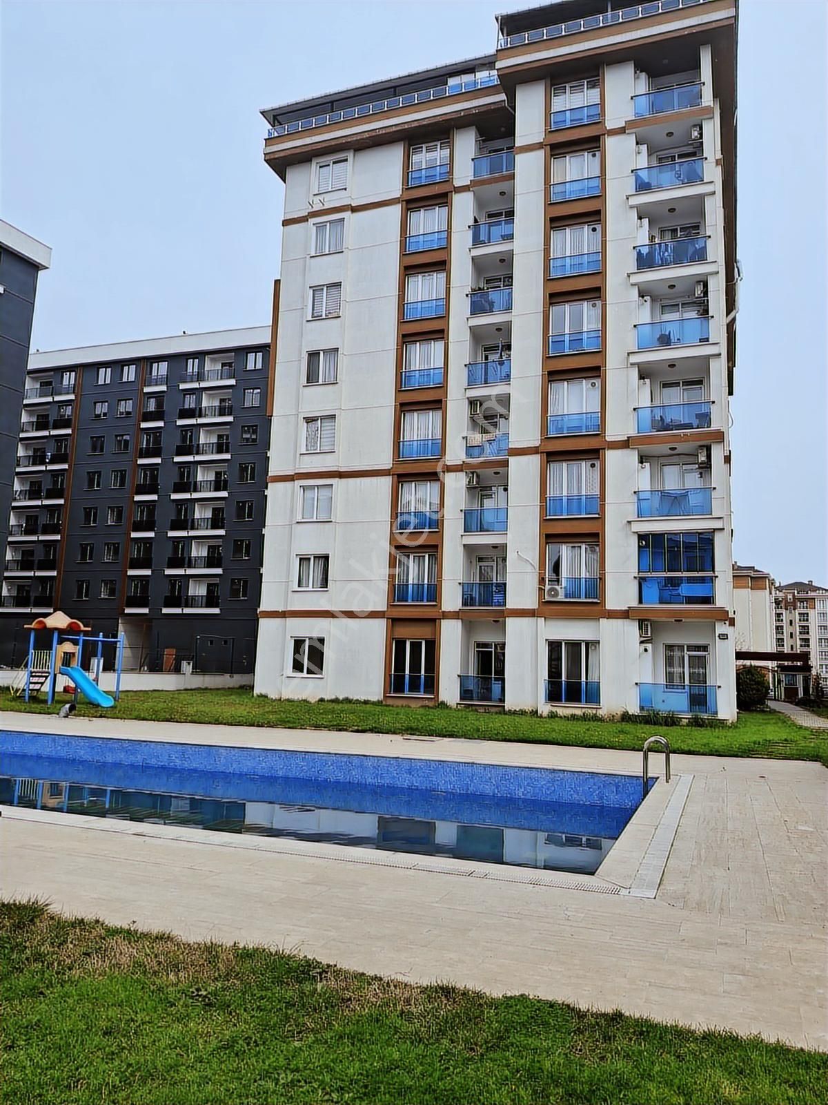 Beylikdüzü Adnan Kahveci'de Satılık Temiz 3+1 Daire