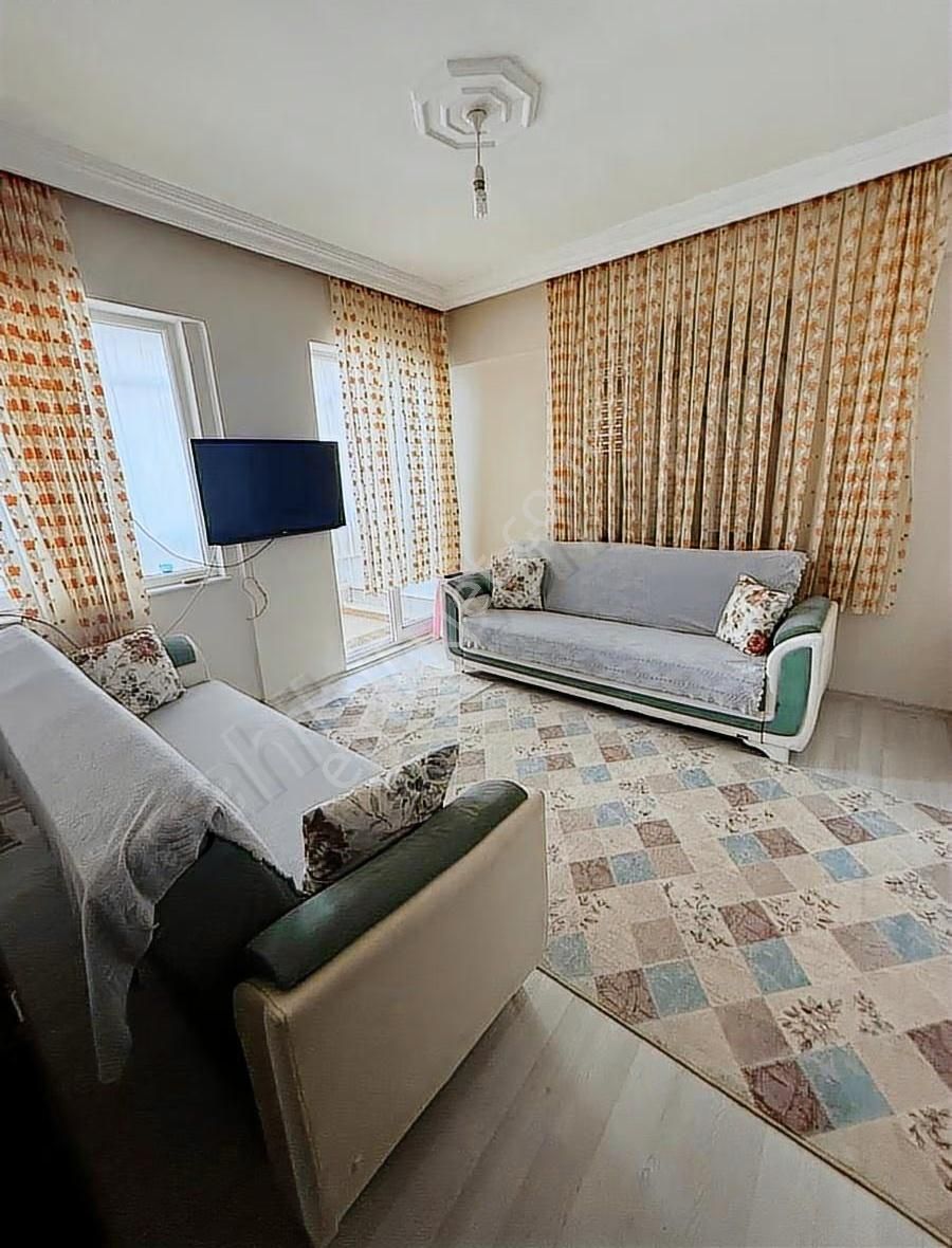 Tranvayın Dibinde Doğalgazlı Eşyalı Kiralik 3+1