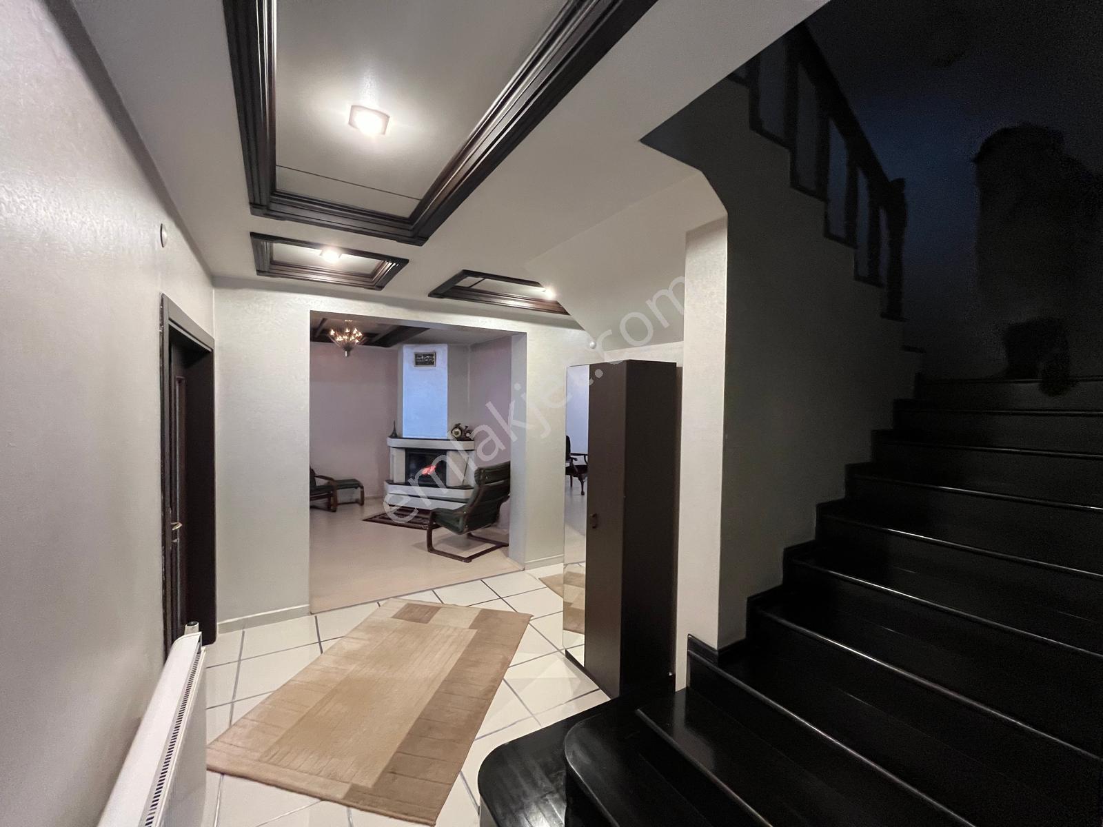 İki Nisan Caddesinde Satılık Site İçi Tripleks Villa - Görsel 11